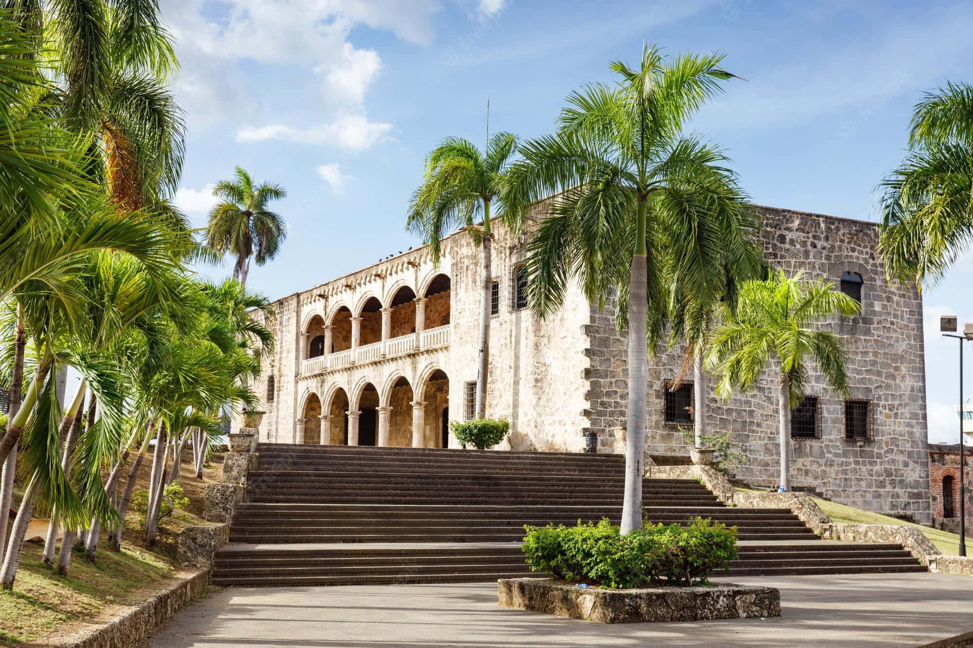 Alcazar De Colon, stone colonial building, arched balconies, Full HD Desktop Wallpaper