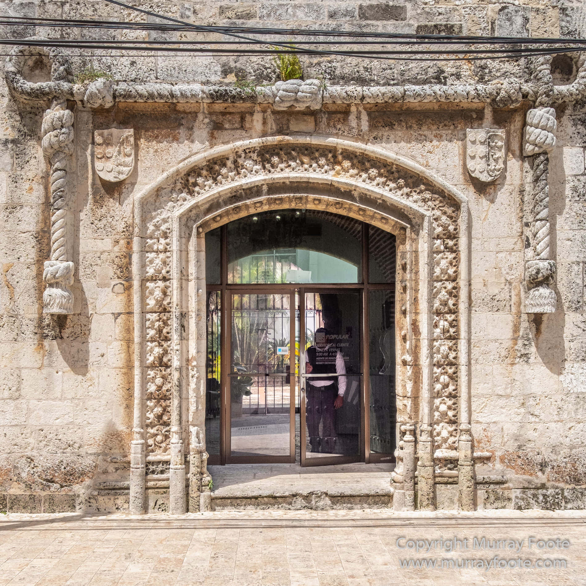 Alcazar De Colon, stone archway, intricate carvings, HD Desktop Wallpaper
