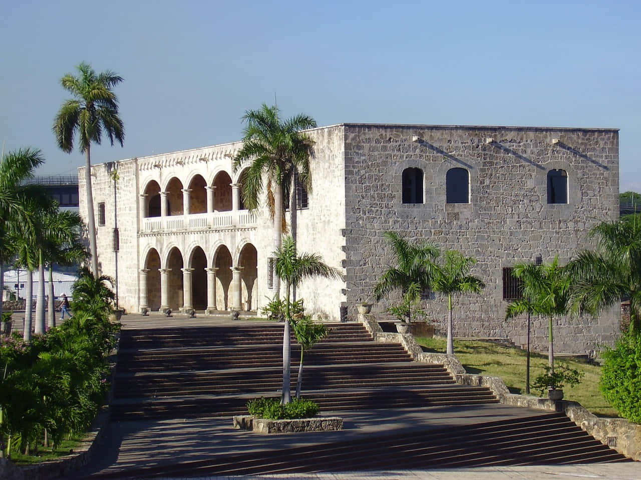 Alcazar De Colon, colonial stone building, arched colonnades, HD Desktop Wallpaper
