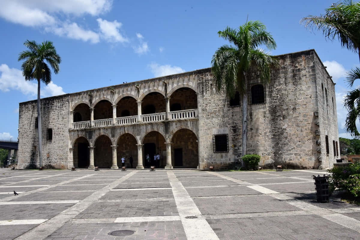 Alcazar De Colon, museum, stone colonial building, SD Desktop Wallpaper