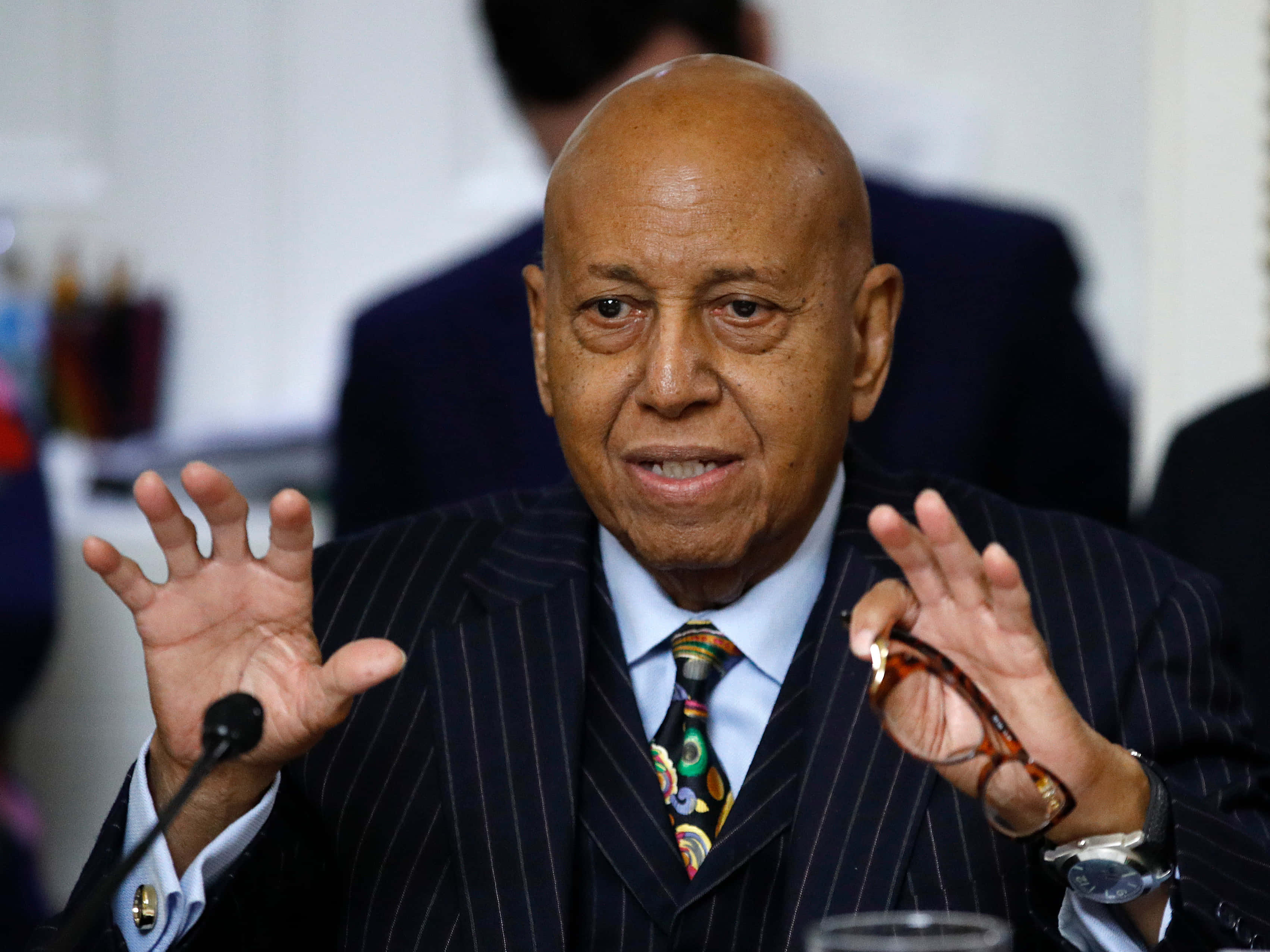 Alcee Hastings, pinstripe suit, formal meeting, 2K Desktop Wallpaper