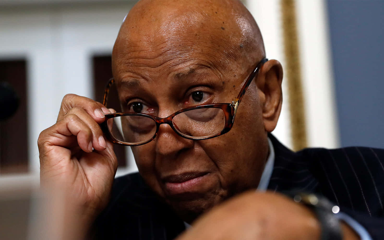 Alcee Hastings, pinstripe suit, tortoiseshell glasses, HD Desktop Wallpaper