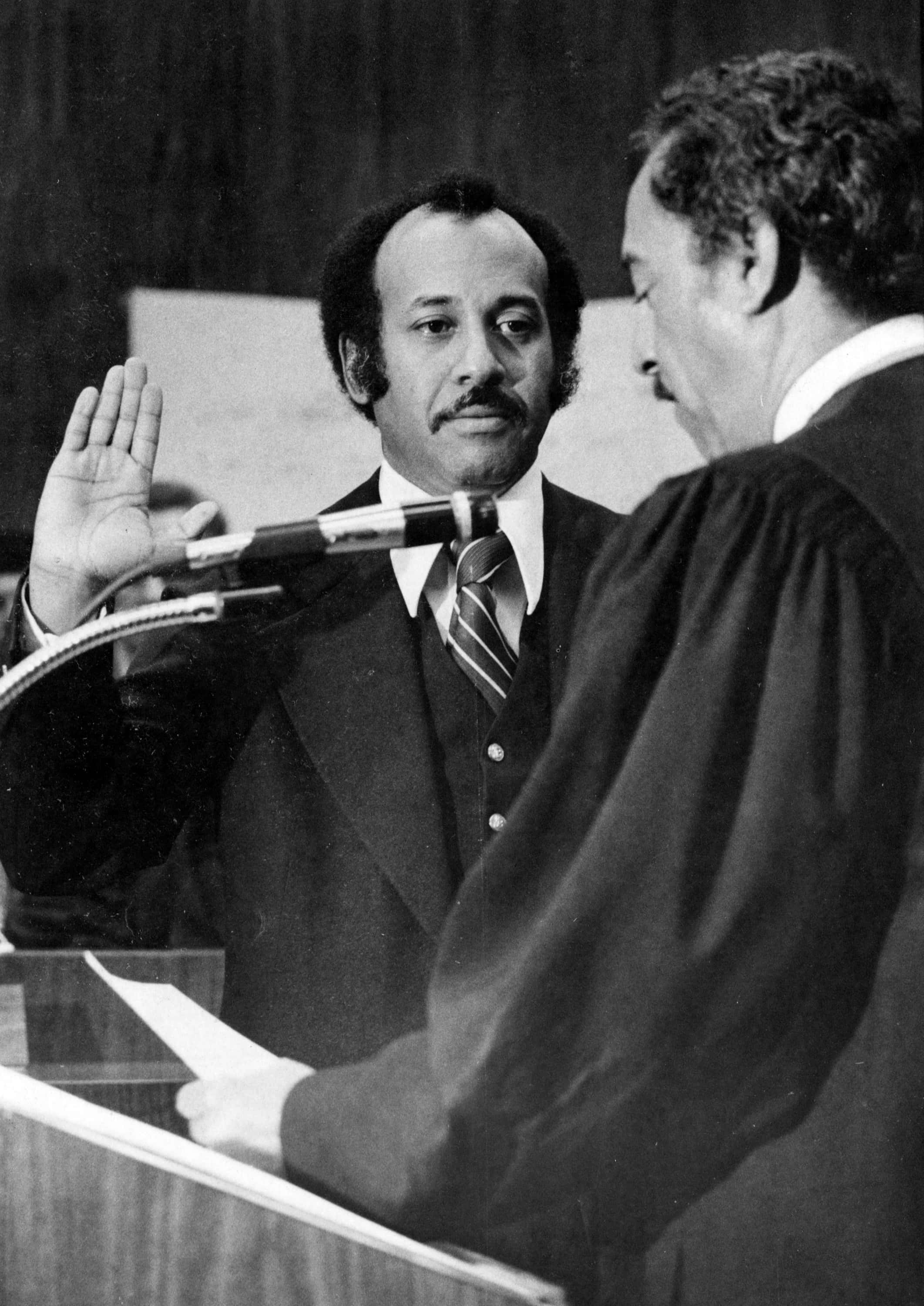 Alcee Hastings, sworn-in ceremony, courtroom, 2K Phone Wallpaper