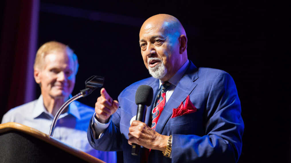 Alcee Hastings, blue suit, microphone, SD Desktop Wallpaper