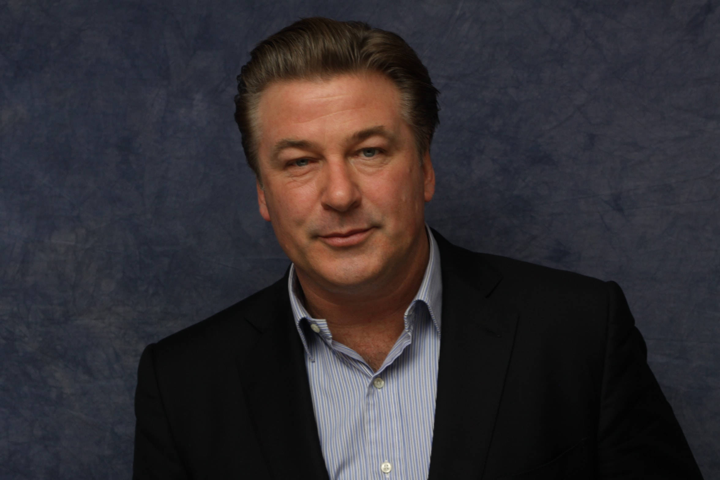 Alec Baldwin, black suit, striped shirt, Full HD Desktop Wallpaper