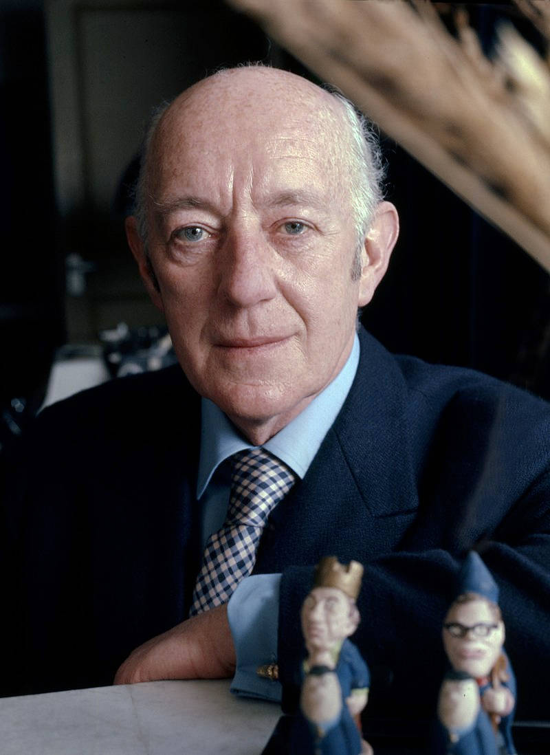 Alec Guinness, dark suit, checkered tie, SD Phone Wallpaper