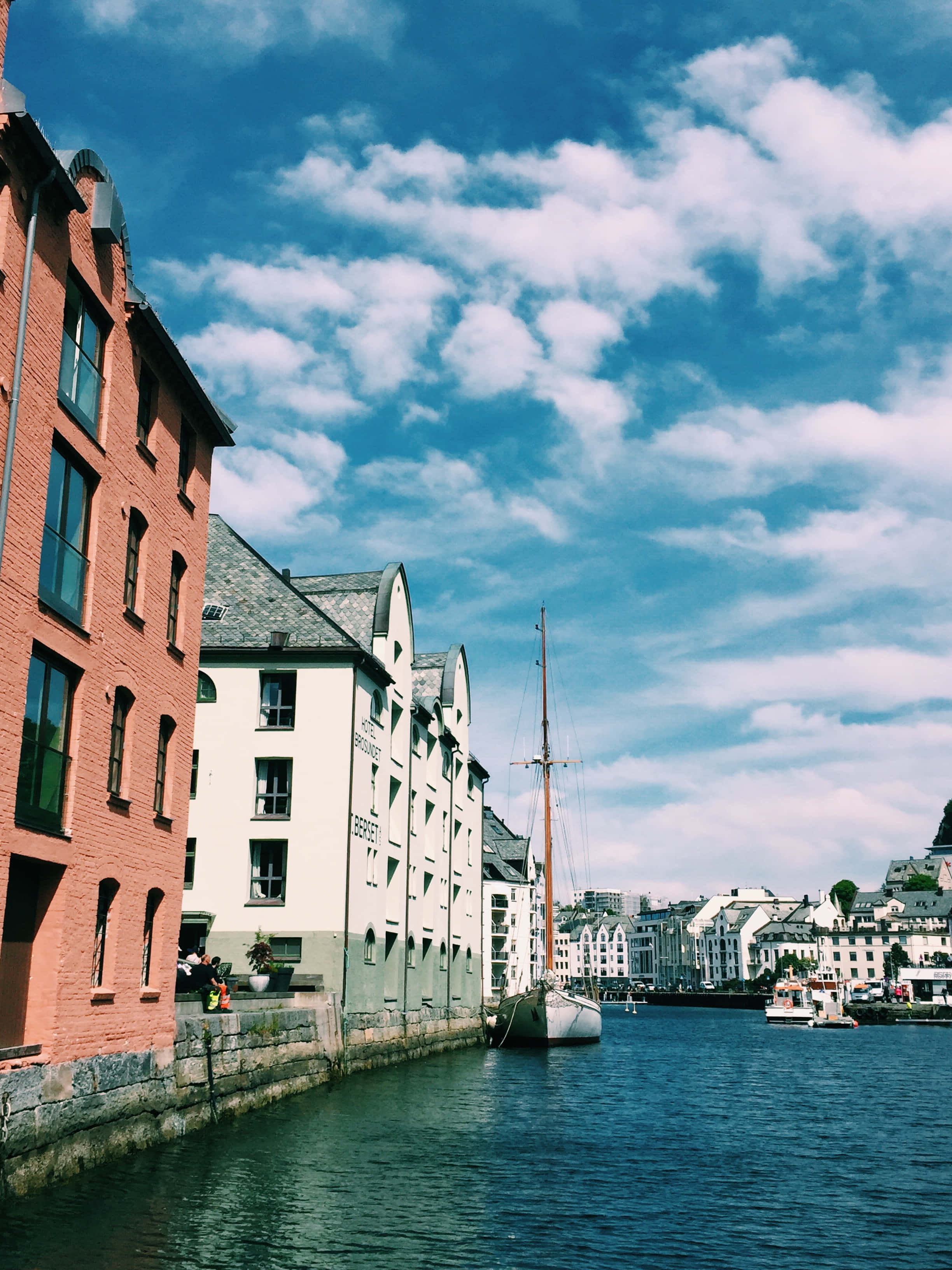 Ålesund, waterfront architecture, canal scene, 2K Phone Wallpaper