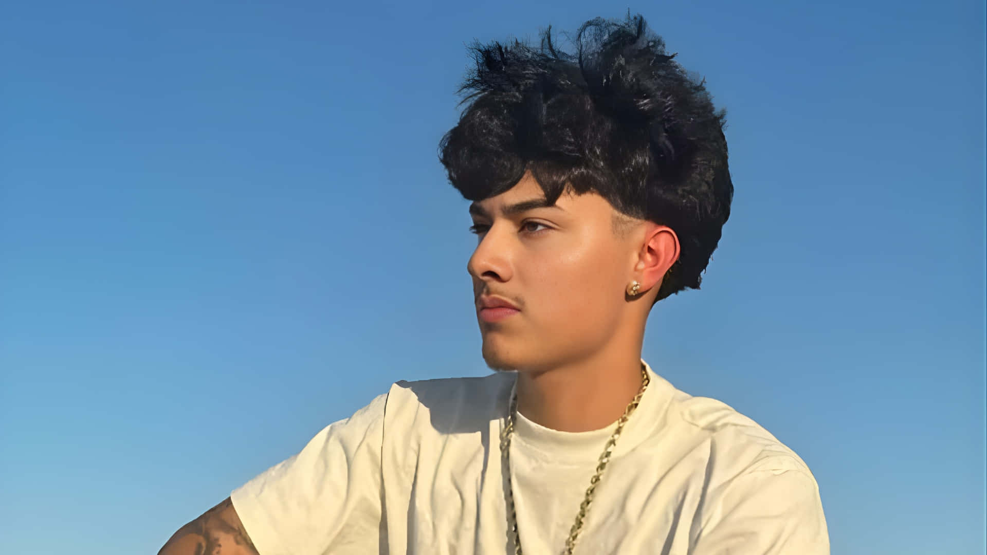 Alex Chino, curly black hair, gold chain, Full HD Desktop Wallpaper