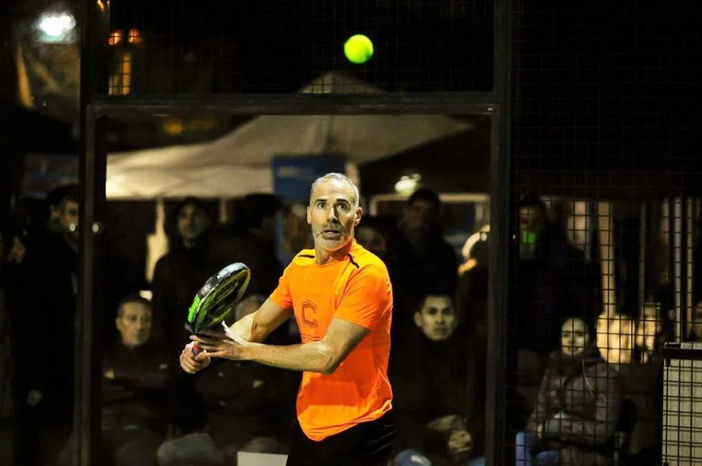Alex Corretja, orange shirt, glowing green ball, SD Desktop Wallpaper