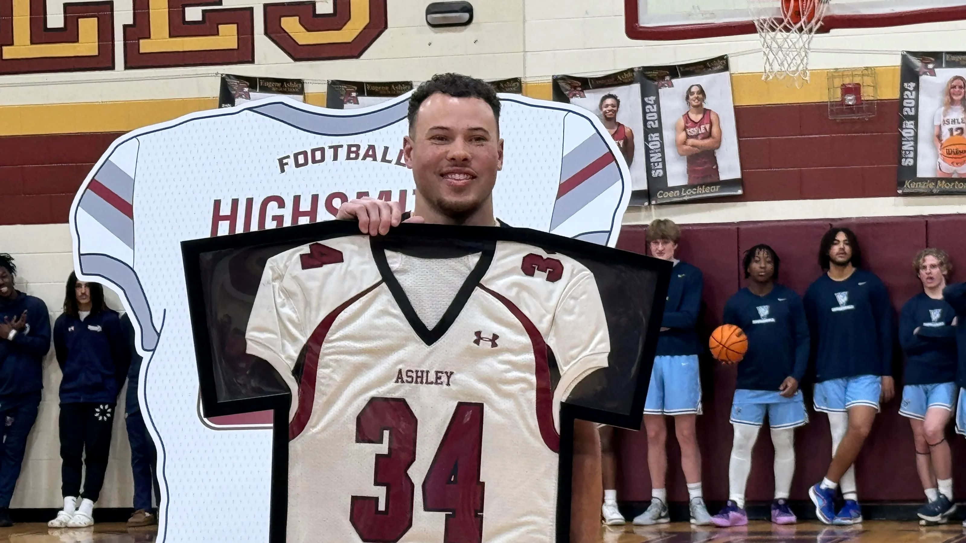 Alex Highsmith, jersey number 34, high school gym, 2K Desktop Wallpaper