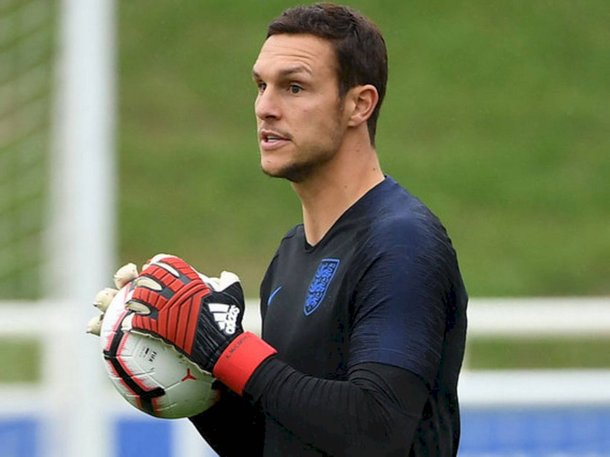 Alex McCarthy, dark blue England training kit, white ball, Full HD Desktop Wallpaper