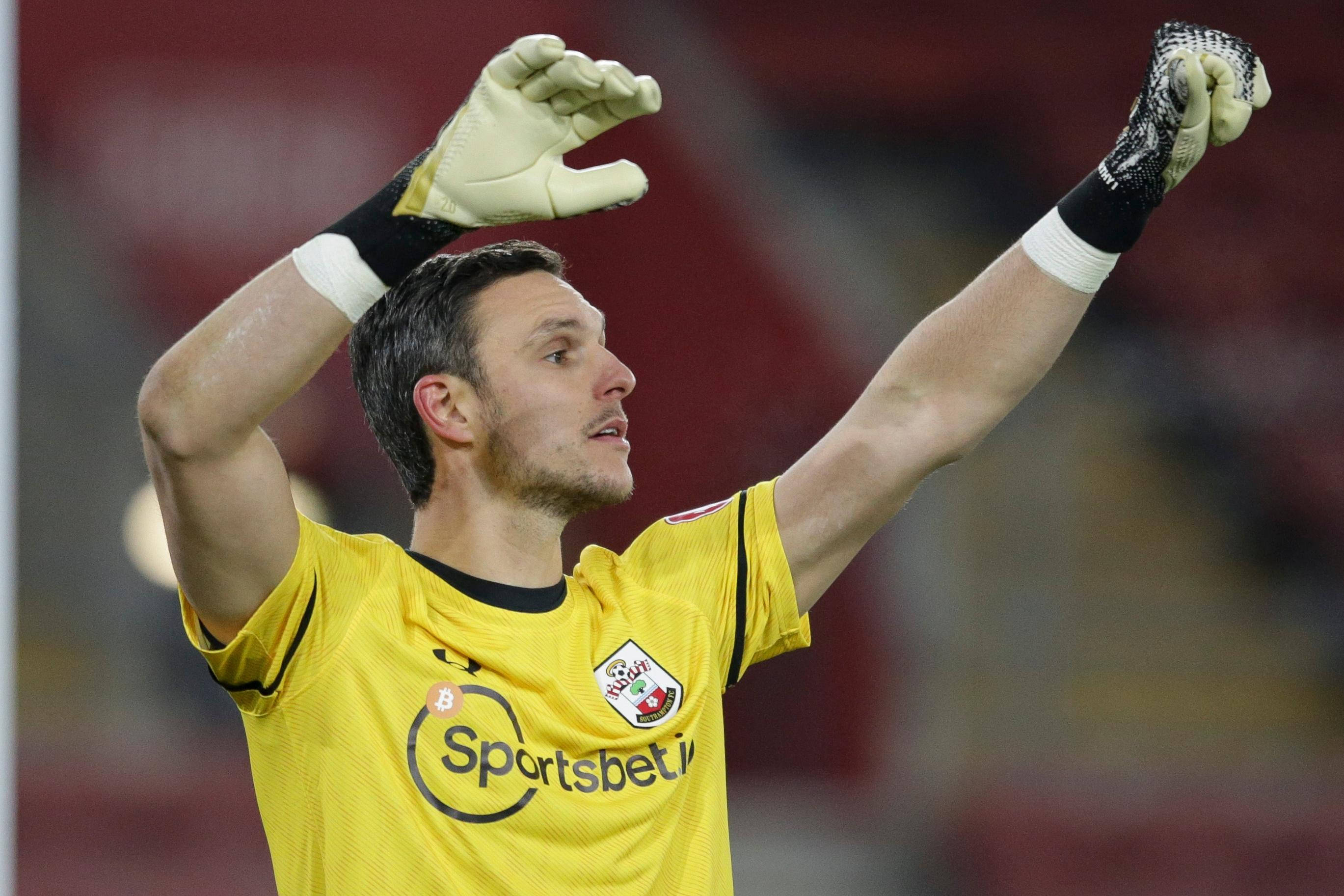 Alex McCarthy, yellow jersey, gloved hands, 2K Desktop Wallpaper