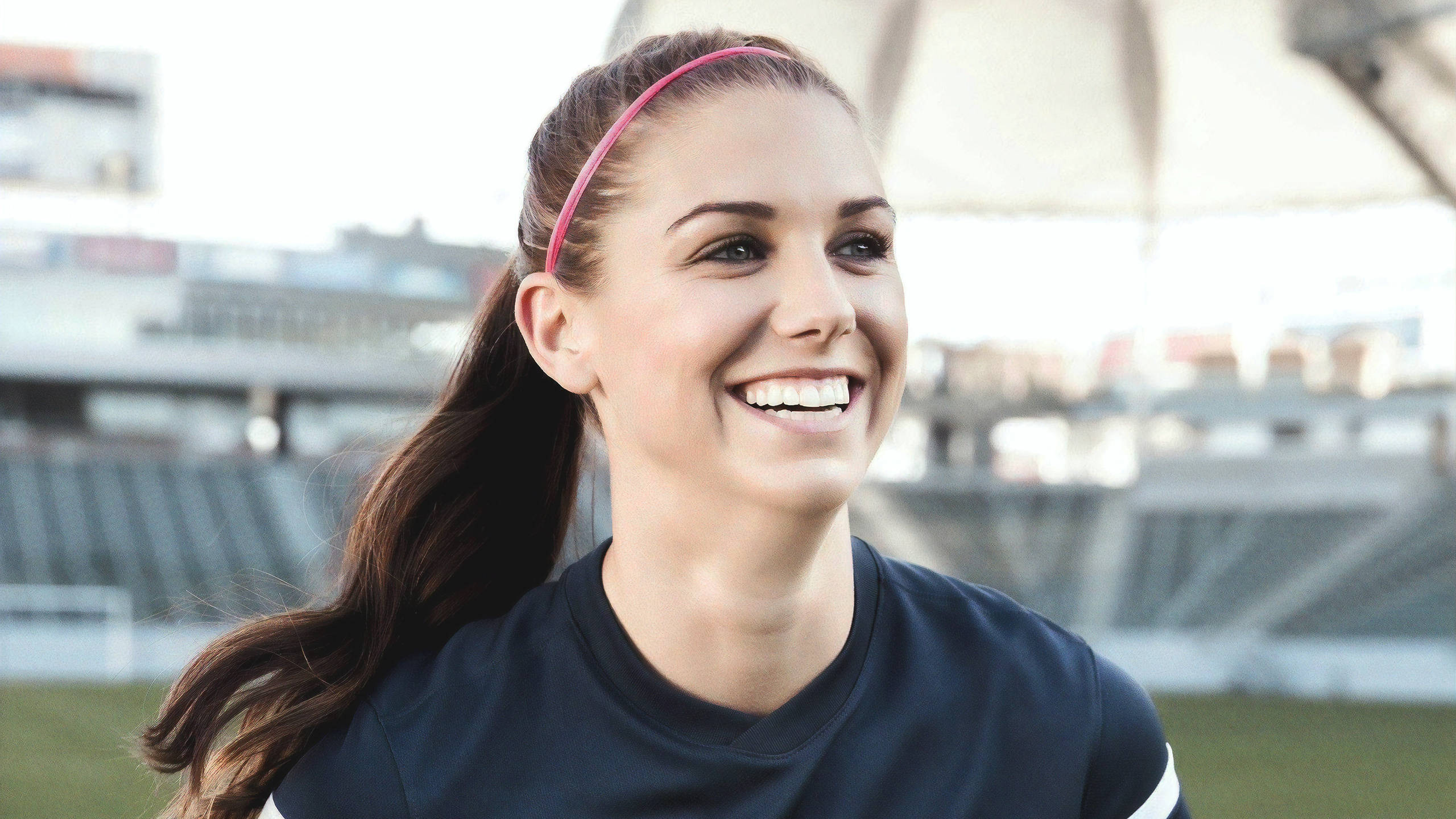 Alex Morgan, pink headband, stadium, 2K Desktop Wallpaper