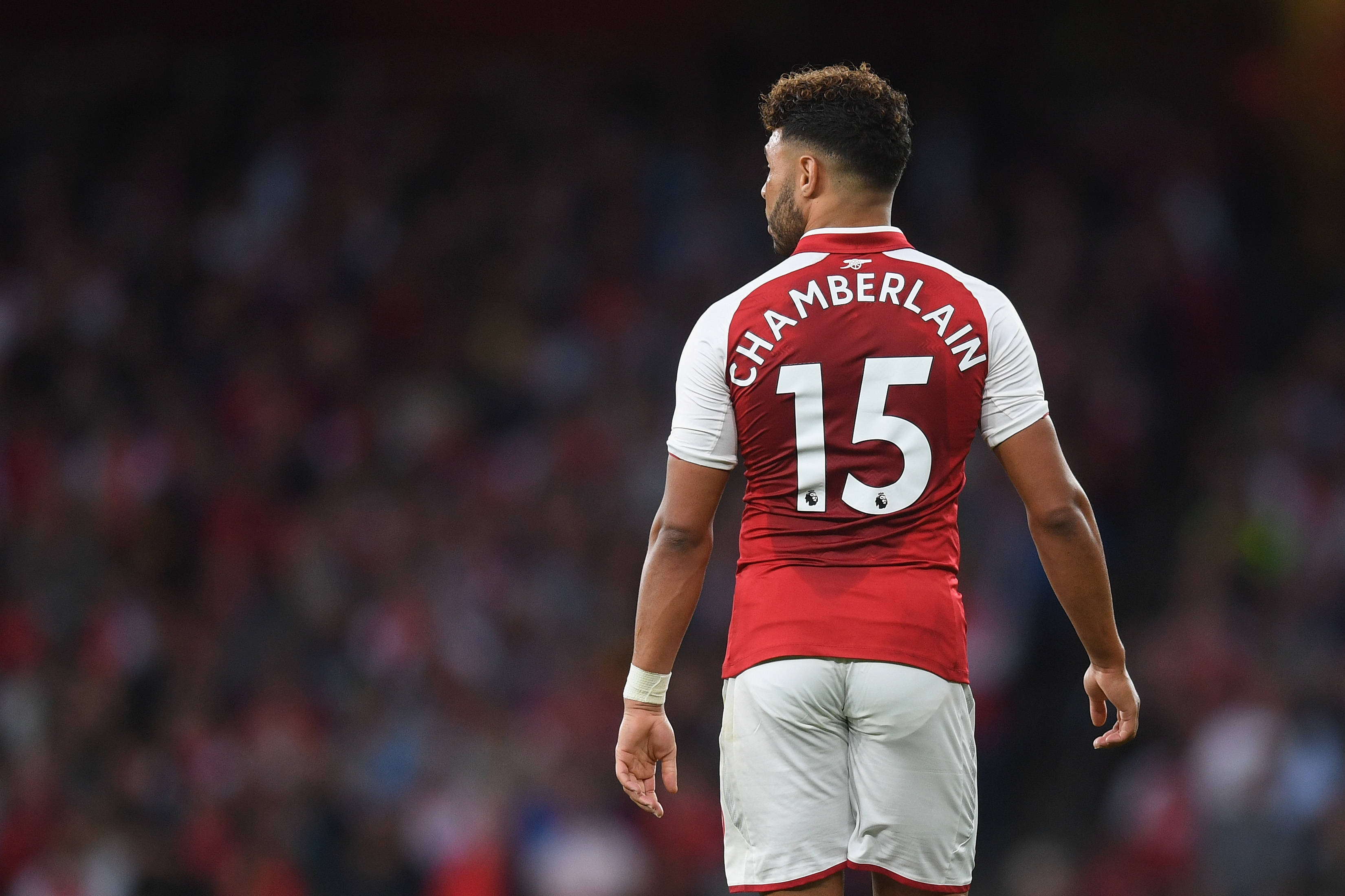 Alex Oxlade-Chamberlain, red and white jersey, number 15, 2K Desktop Wallpaper