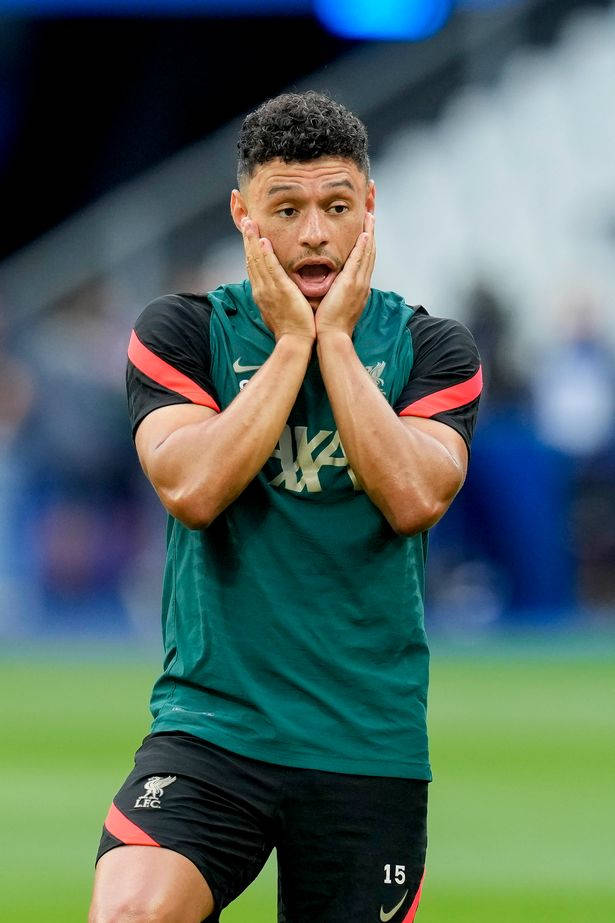 Alex Oxlade-Chamberlain, green training gear, grass field, SD Phone Wallpaper