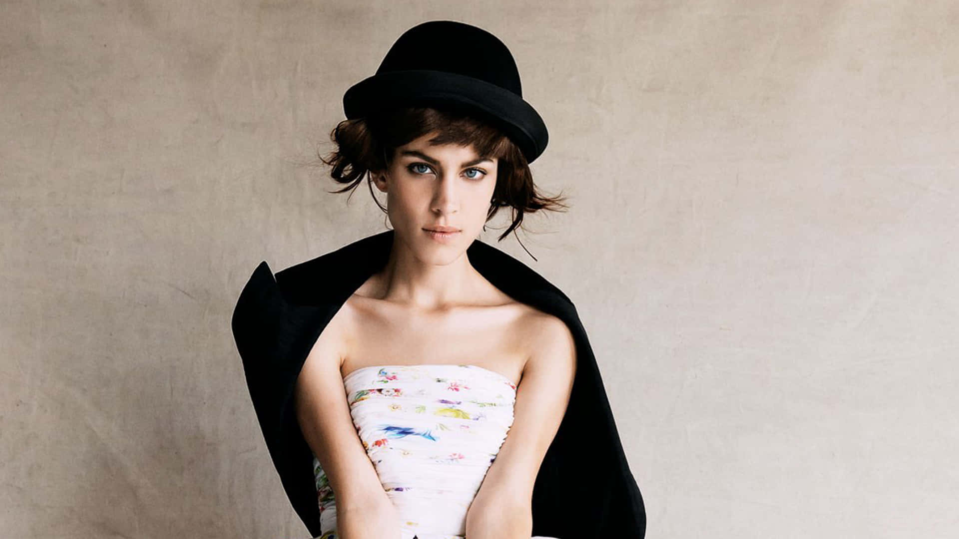 Alexa Chung, black bowler hat, draped coat, Full HD Desktop Wallpaper