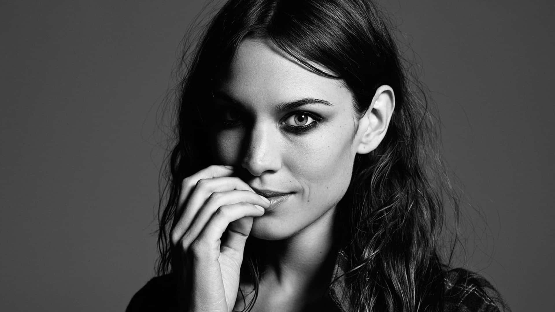 Alexa Chung, monochrome portrait, black and white portrait, Full HD Desktop Wallpaper