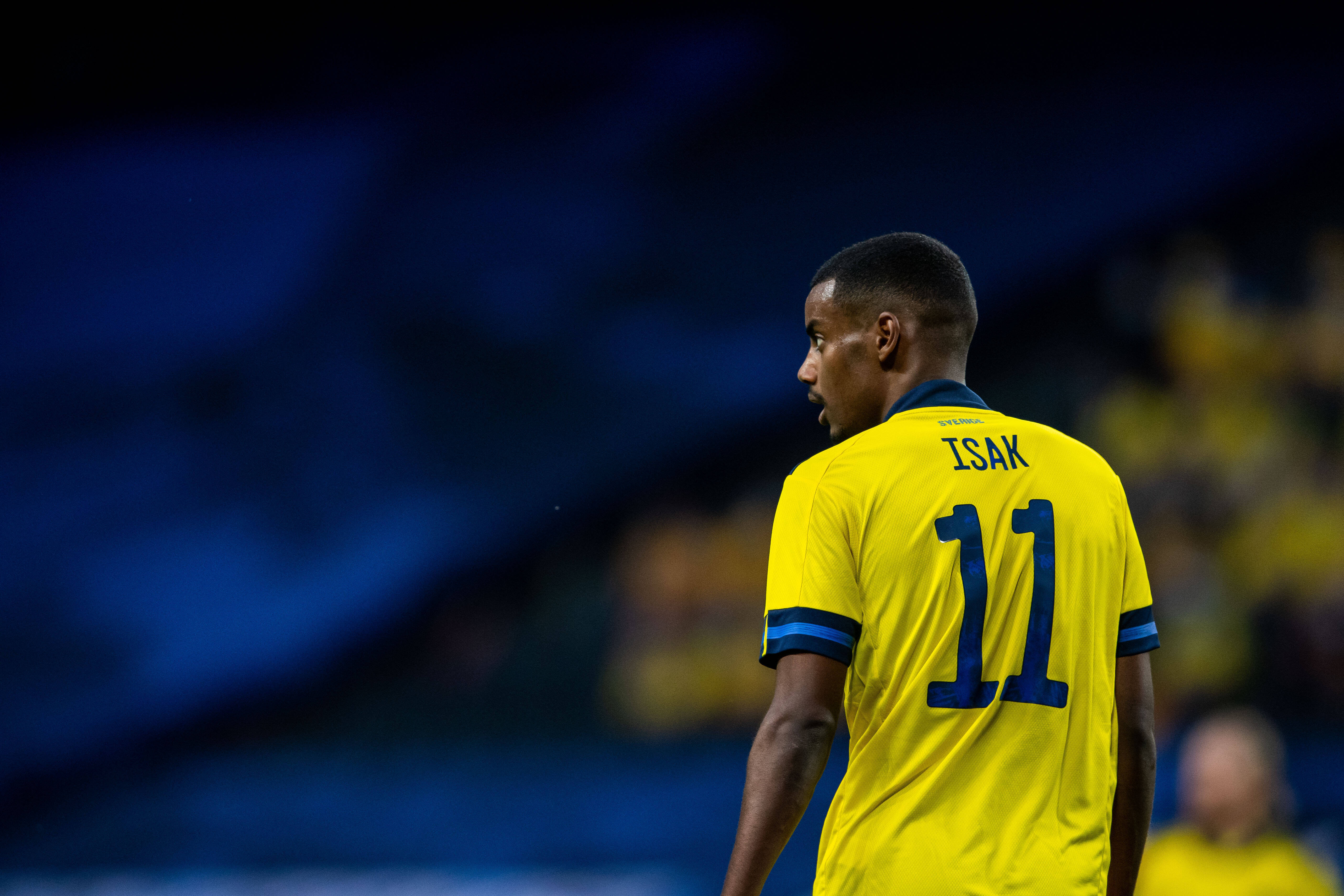 Alexander Isak, yellow jersey, number 11, 5K Desktop Wallpaper