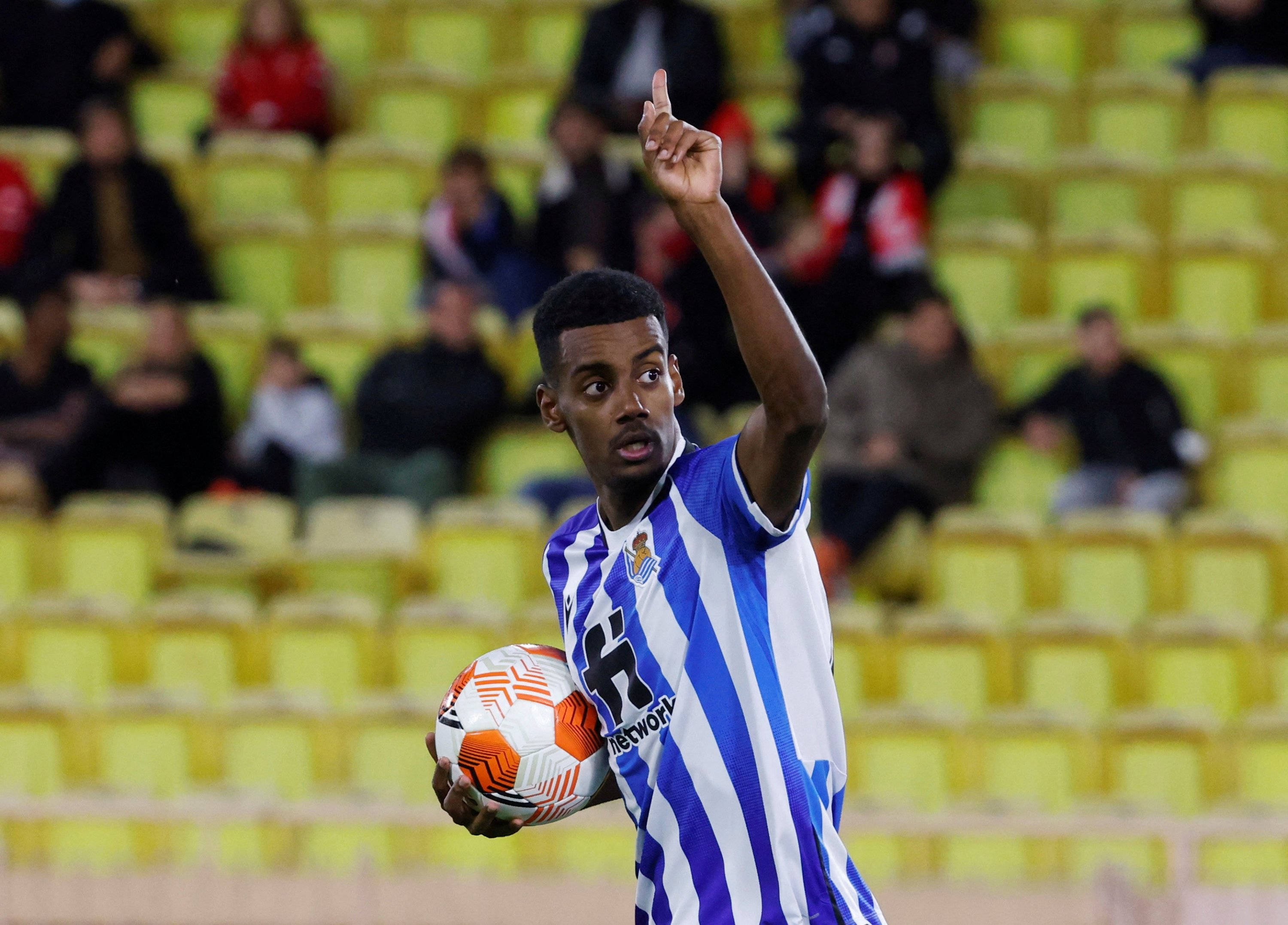Alexander Isak, blue and white striped jersey, soccer player, 2K Desktop Wallpaper