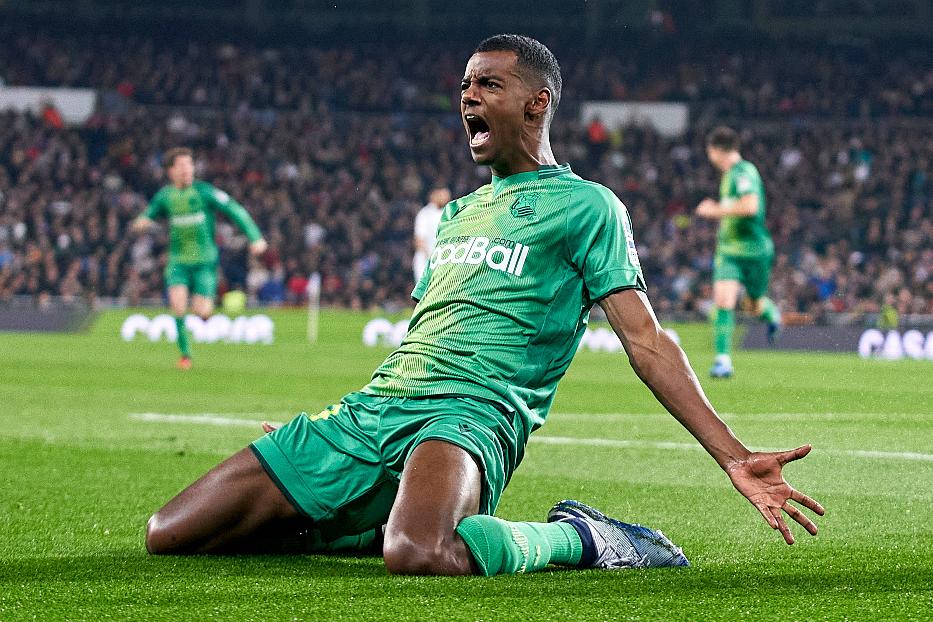 Alexander Isak, green kit, grass, 2K Desktop Wallpaper