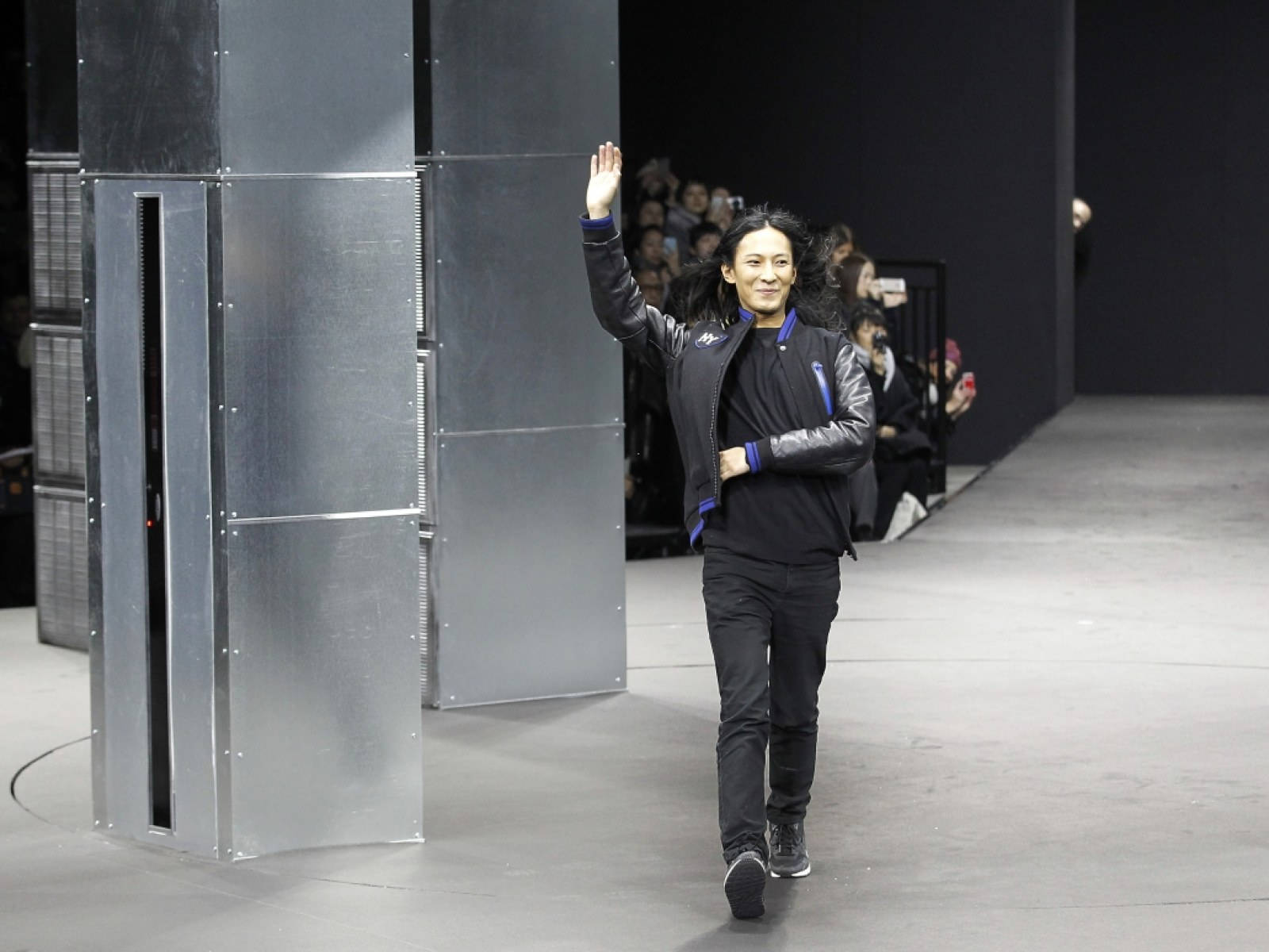Alexander Wang, minimalist metallic runway, smiling model, HD Desktop Wallpaper