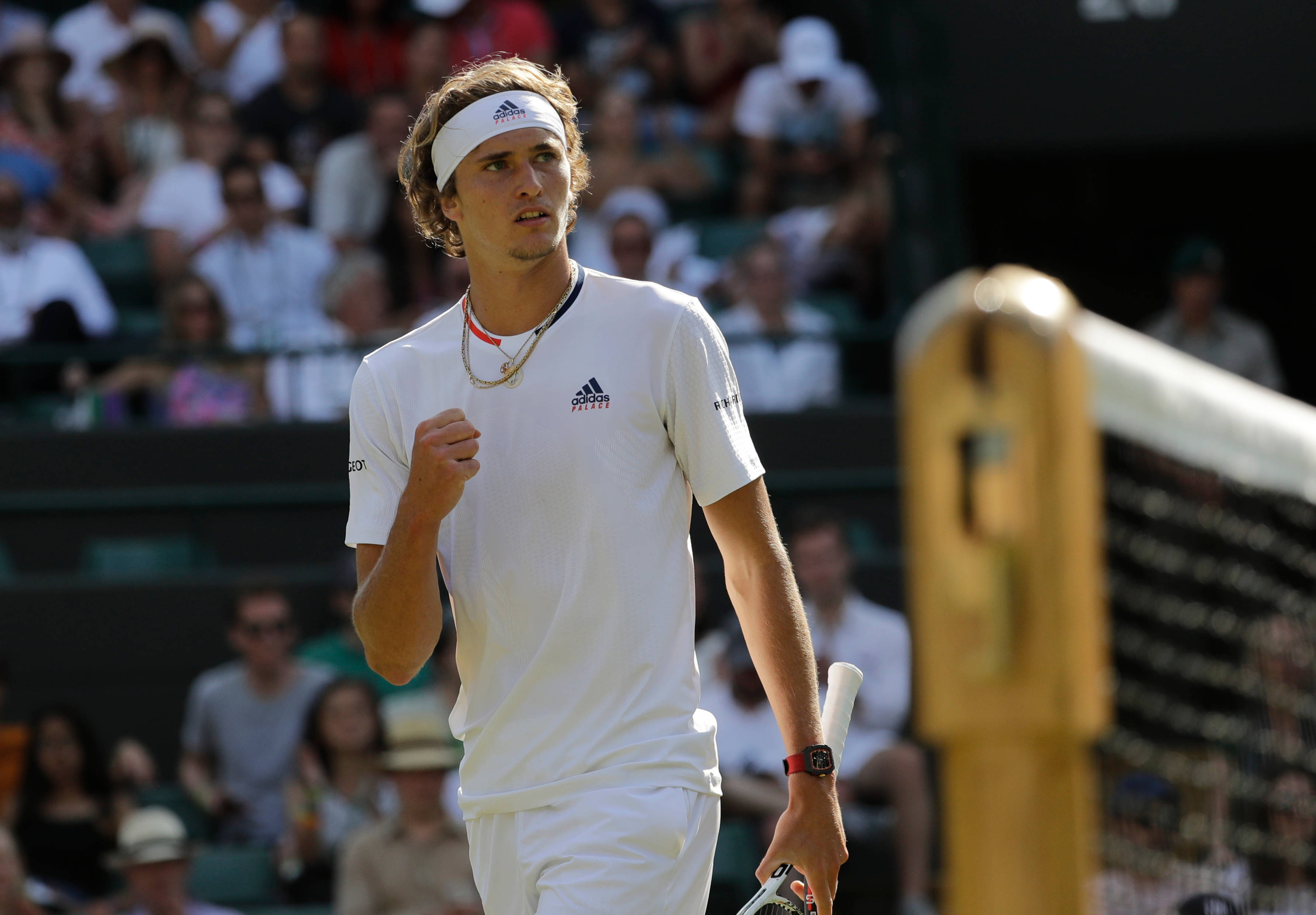 Alexander Zverev, white gear, grass court, 2K Desktop Wallpaper