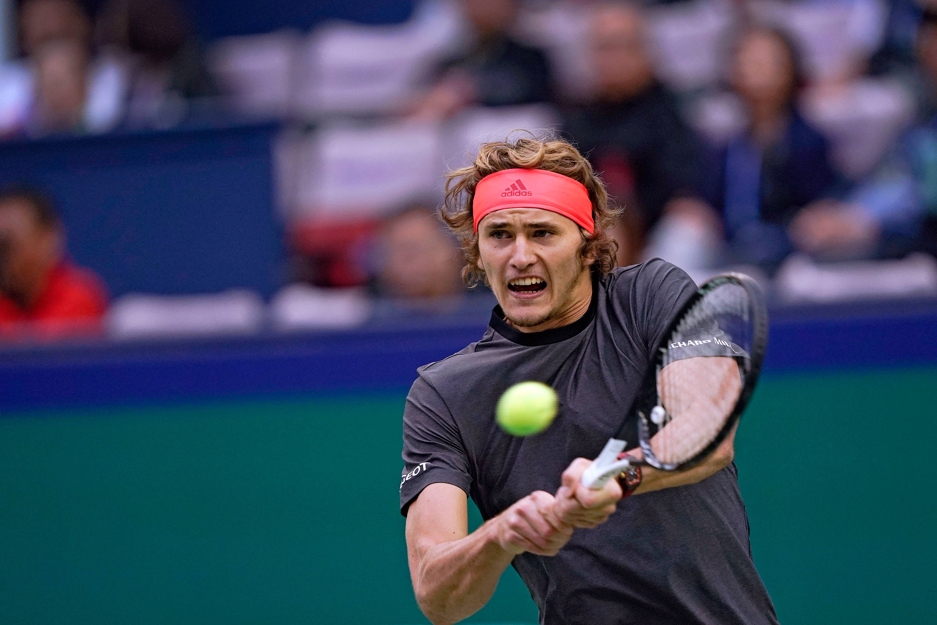 Alexander Zverev, red headband, bright yellow ball, 2K Desktop Wallpaper