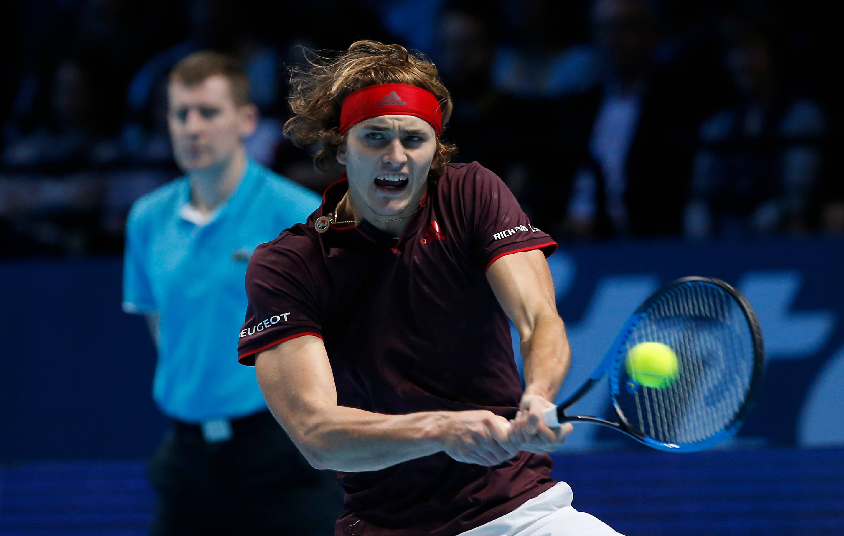 Alexander Zverev, two-handed smash, red headband, 2K Desktop Wallpaper
