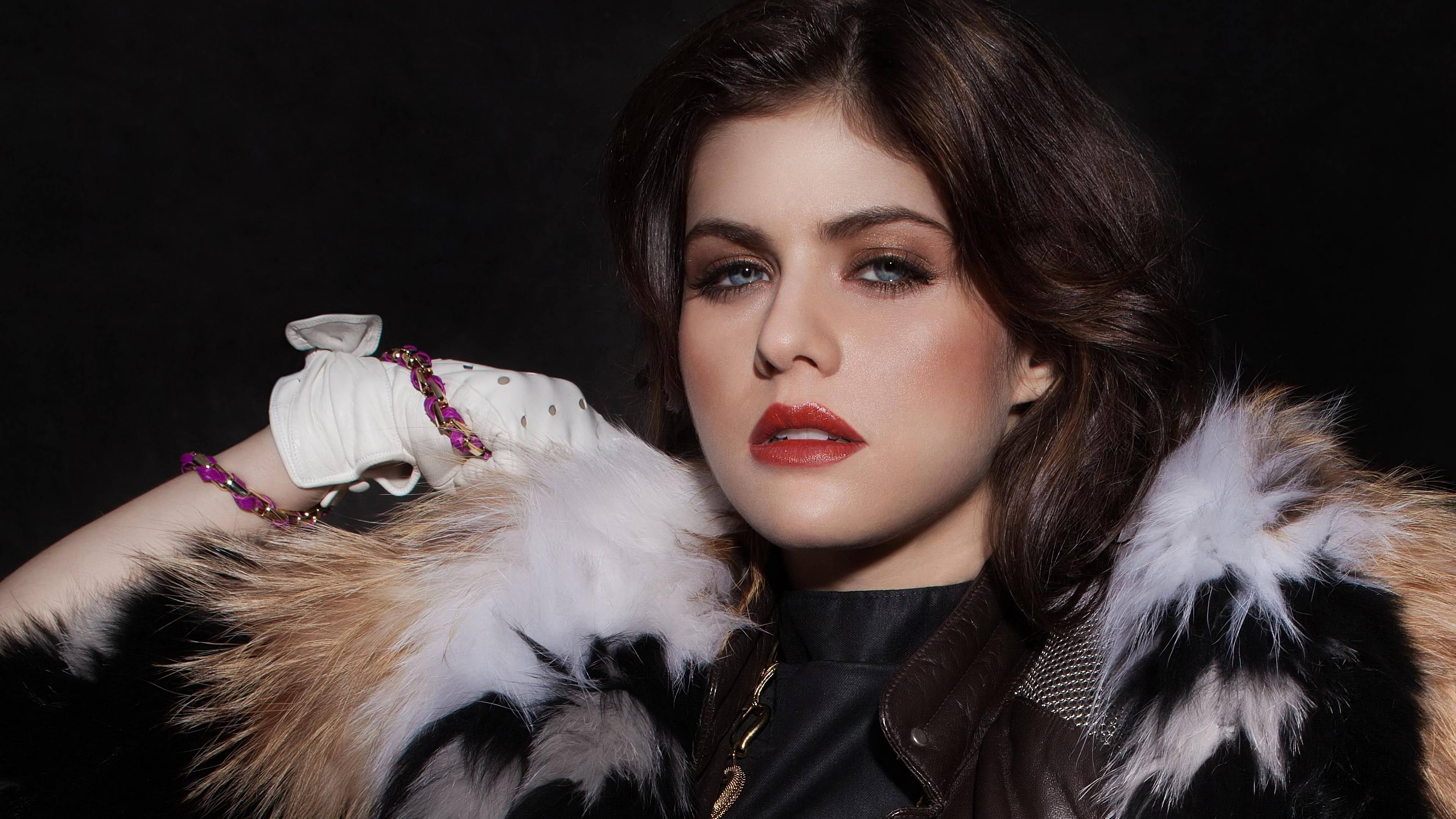 Alexandra Daddario, fur-trimmed coat, bold red lips, 4K Desktop Wallpaper