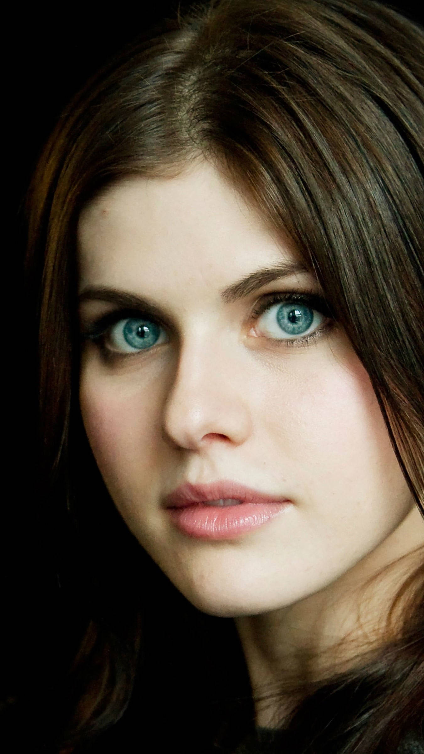 Alexandra Daddario, blue eyes, dark hair, Full HD Phone Wallpaper