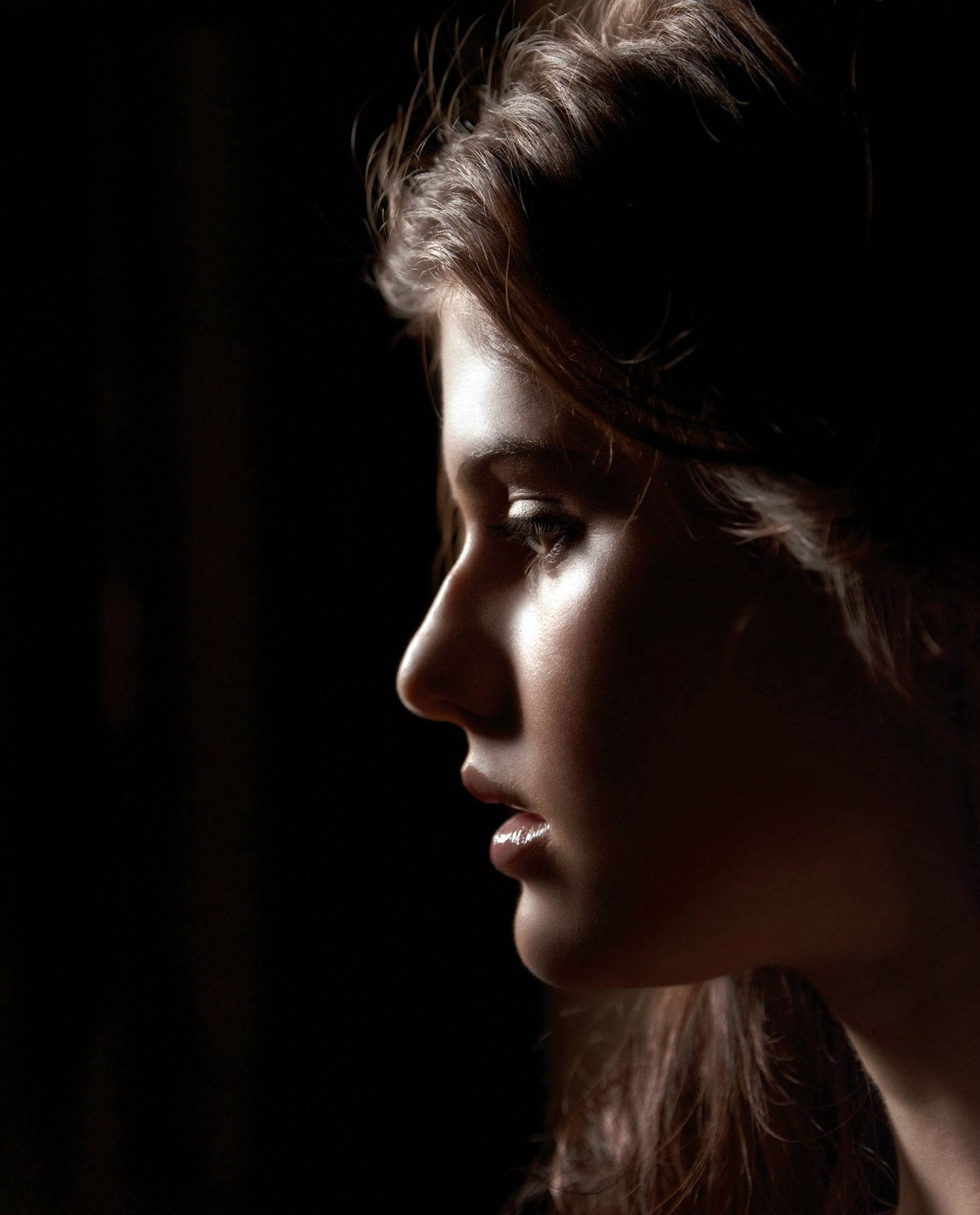 Alexandra Daddario, side profile, dramatic side lighting, Full HD Phone Wallpaper