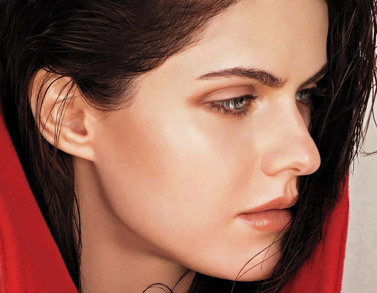 Alexandra Daddario, side profile, wet dark hair, HD Desktop Wallpaper