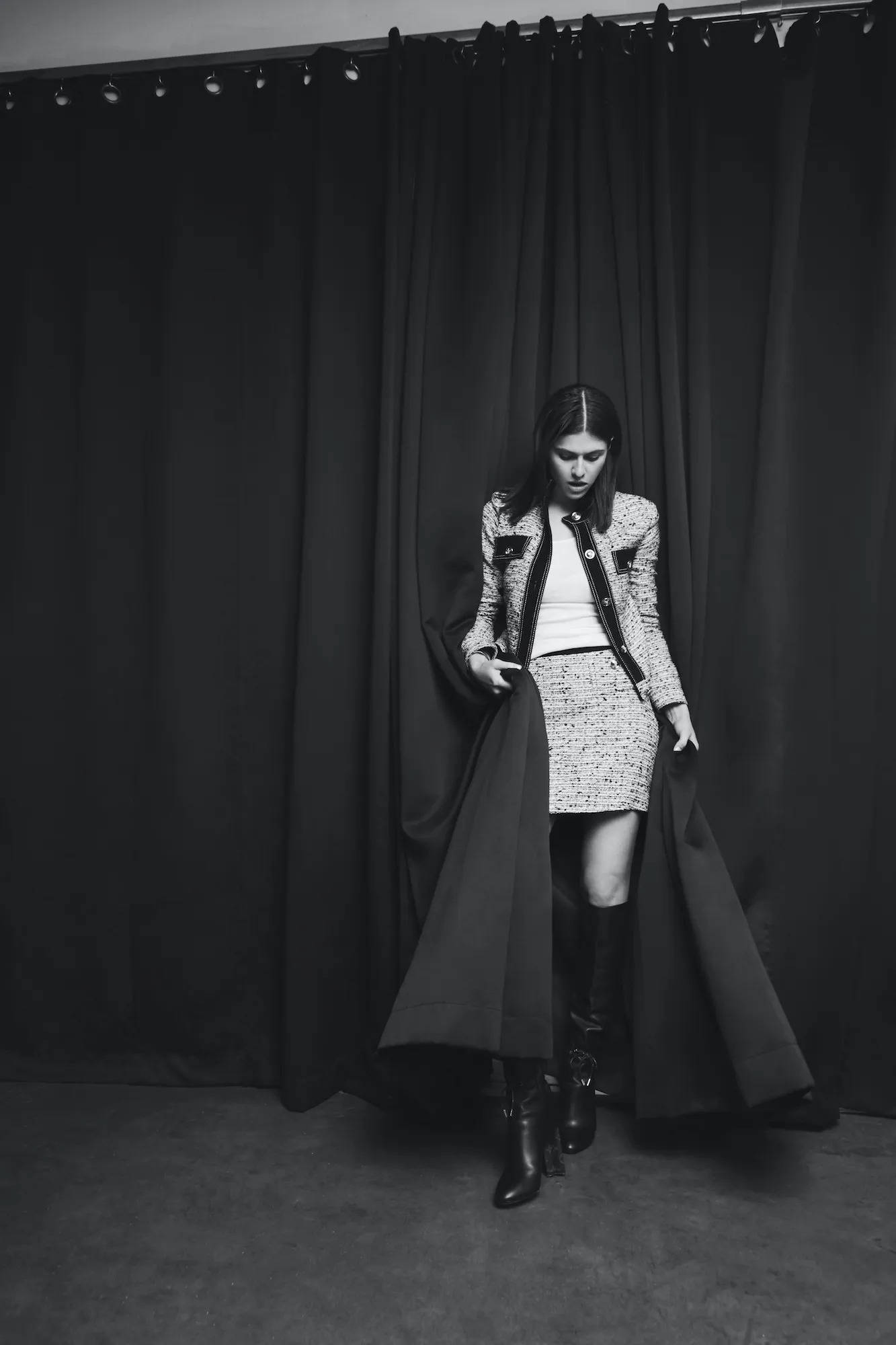 Alexandra Daddario, textured coat, boots, Full HD Phone Wallpaper