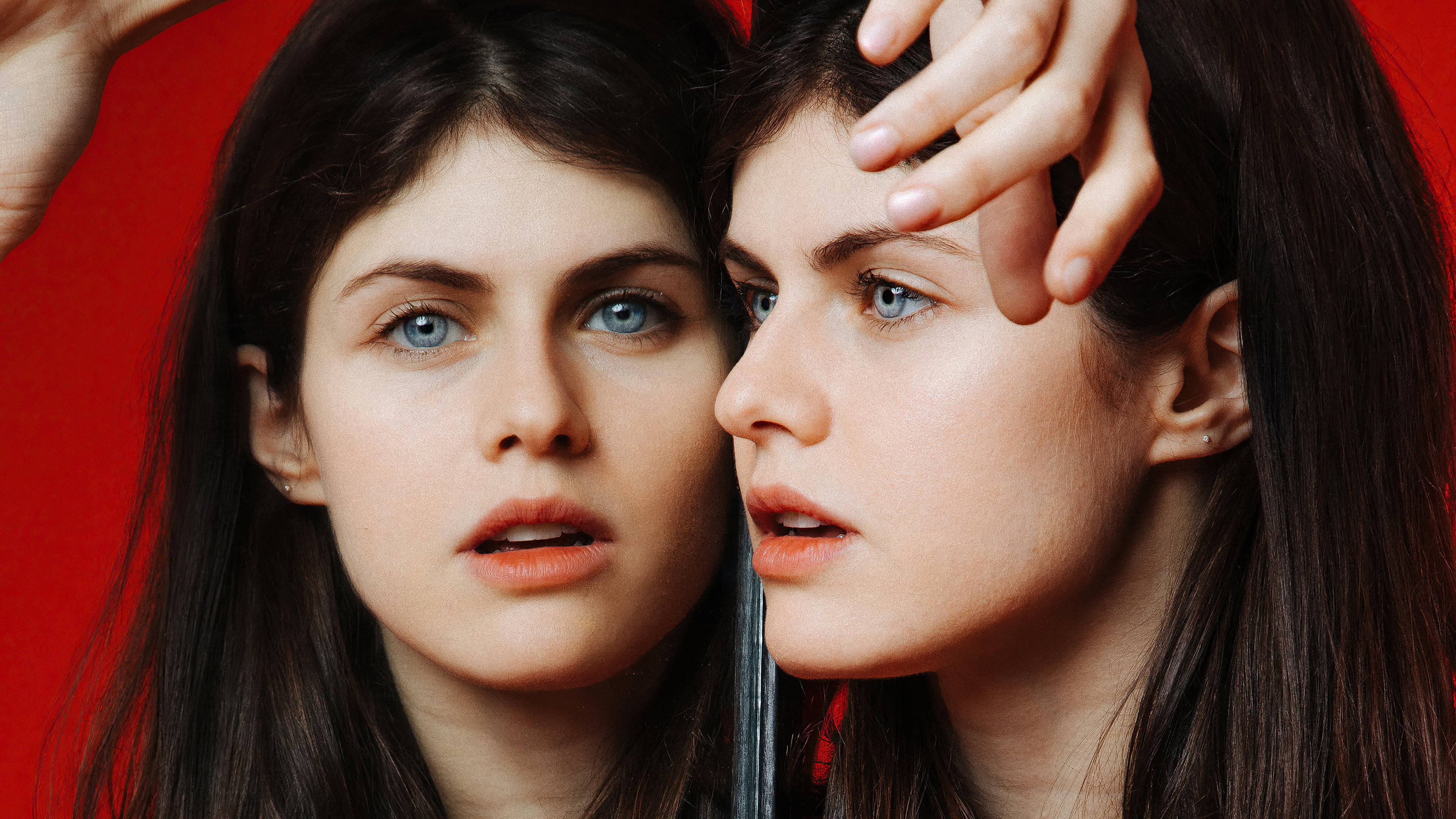 Alexandra Daddario, mirror reflection, striking blue eyes, 4K Desktop Wallpaper