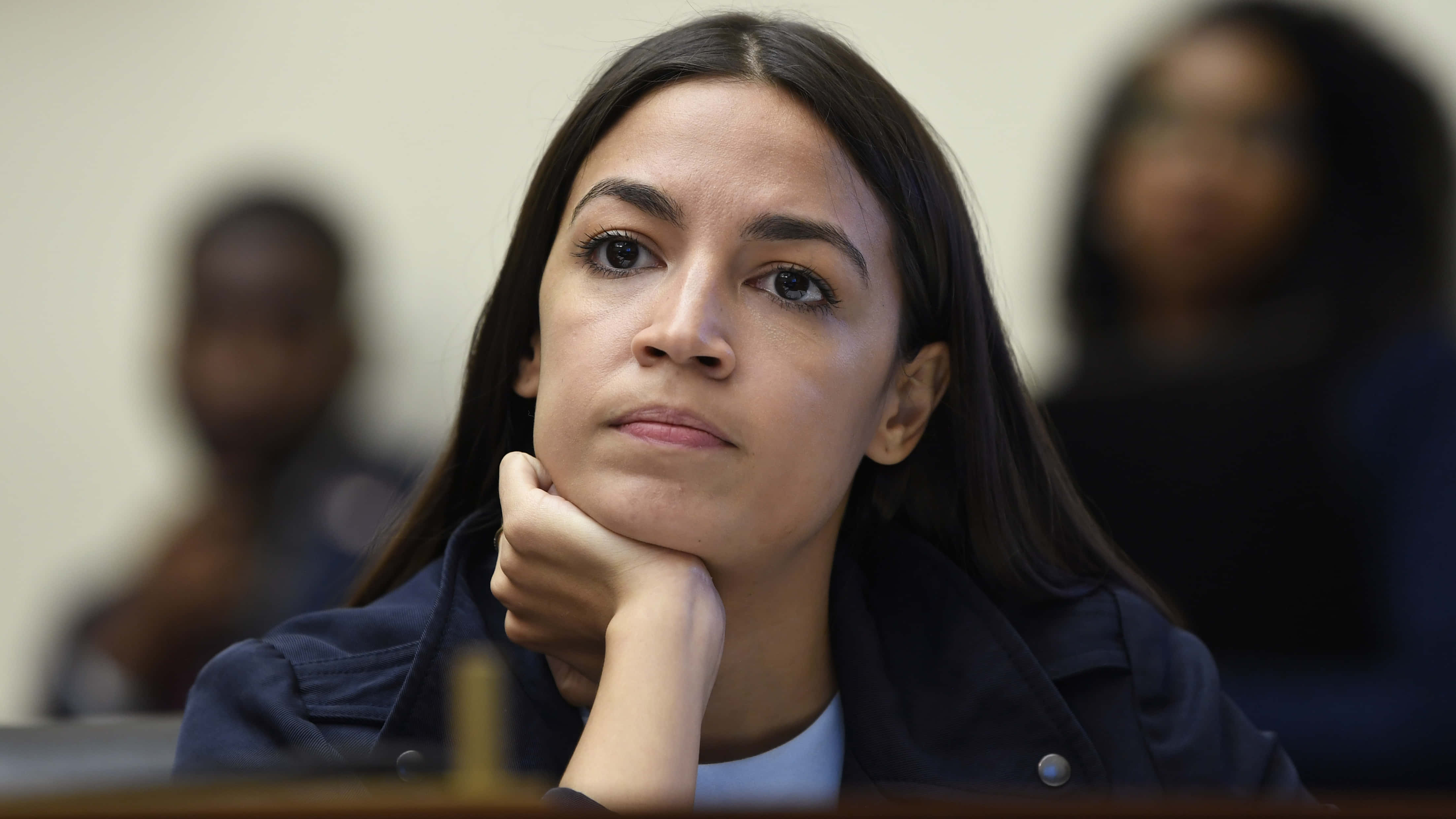Alexandria Ocasio-cortez, courtroom setting, dark hair, 4K Desktop Wallpaper