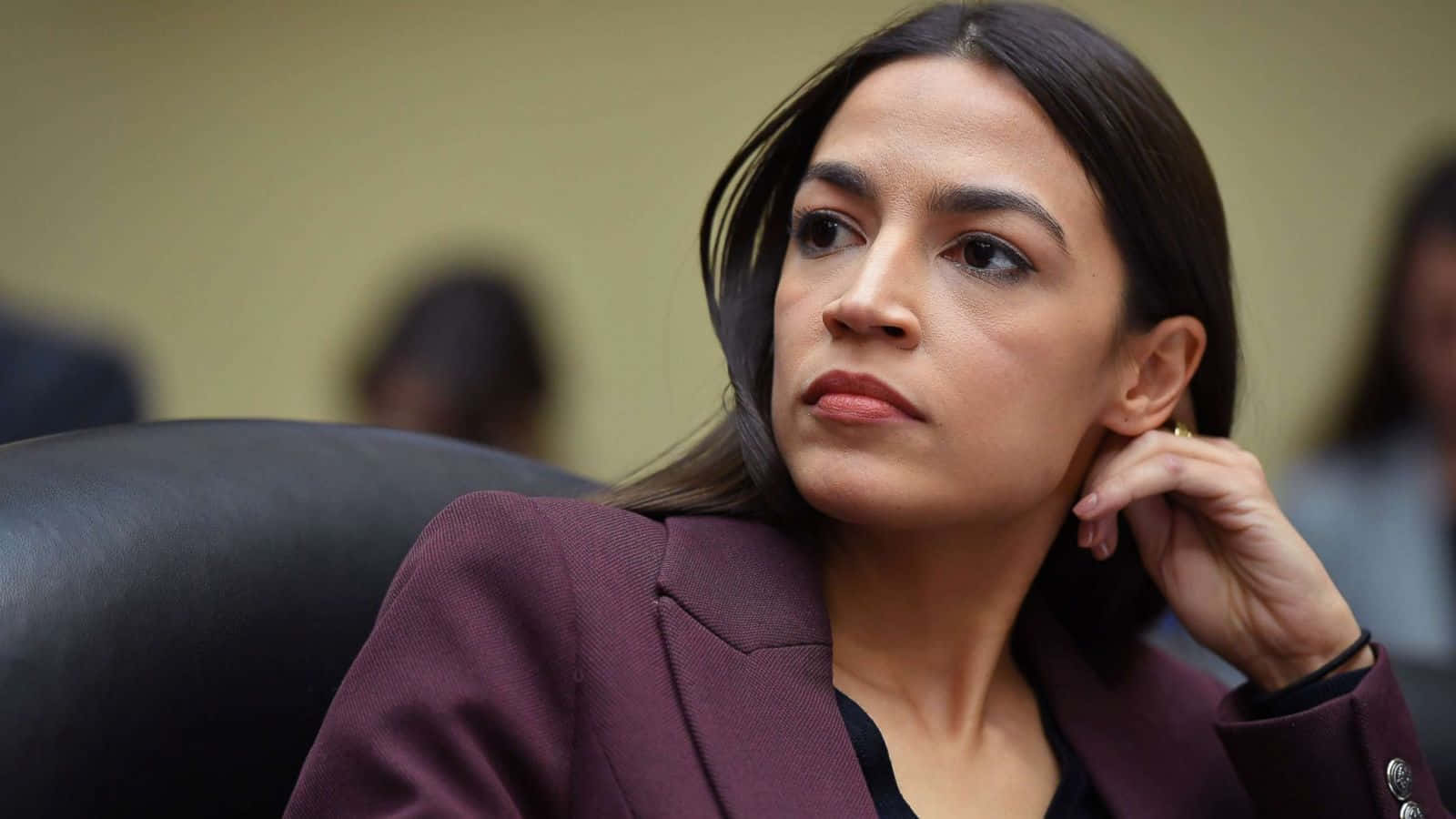 Alexandria Ocasio-cortez, maroon suit, black leather chair, HD Desktop Wallpaper