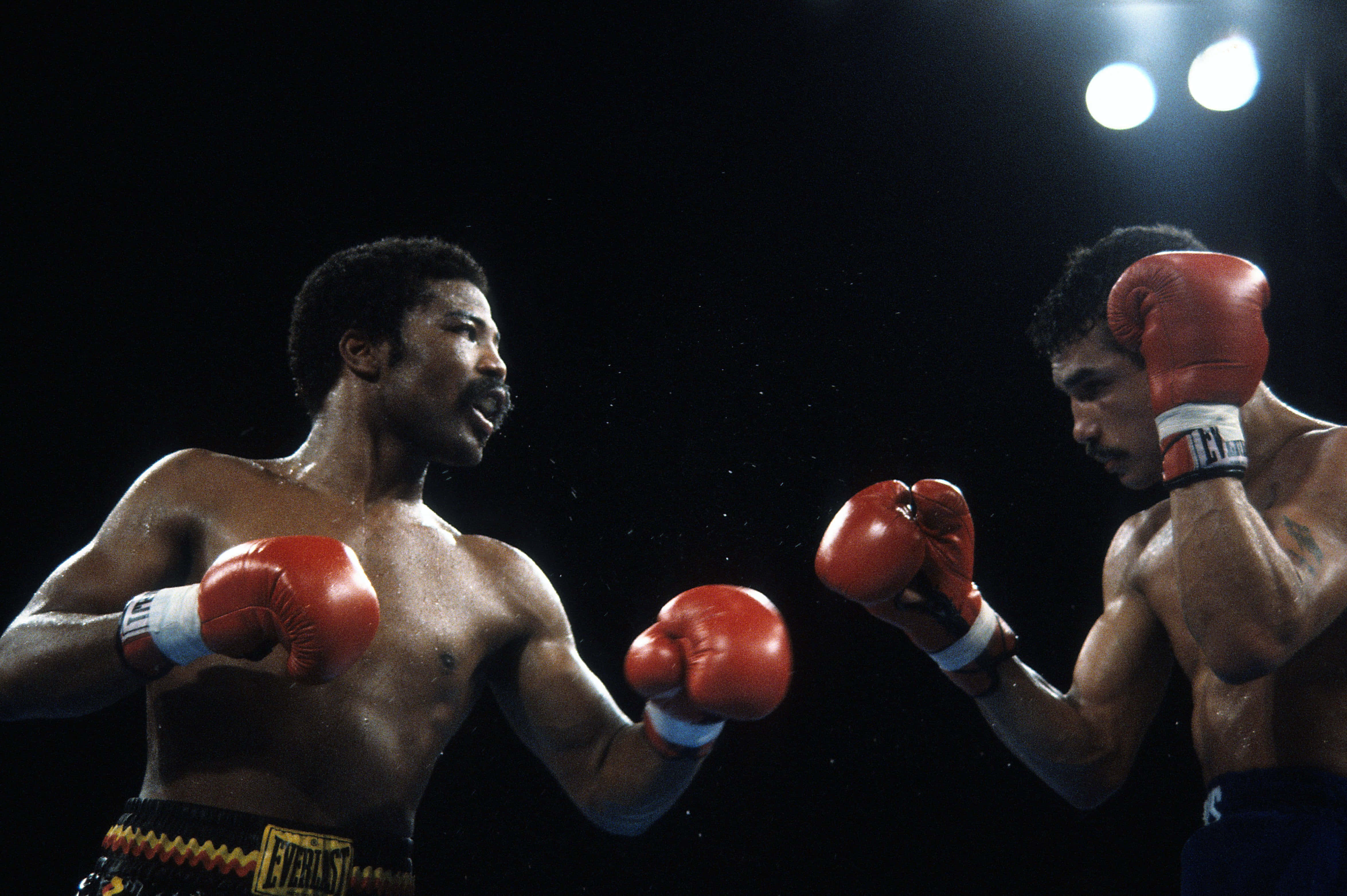 Alexis Arguello, reg boxing gloves, red gloves, 4K Desktop Wallpaper