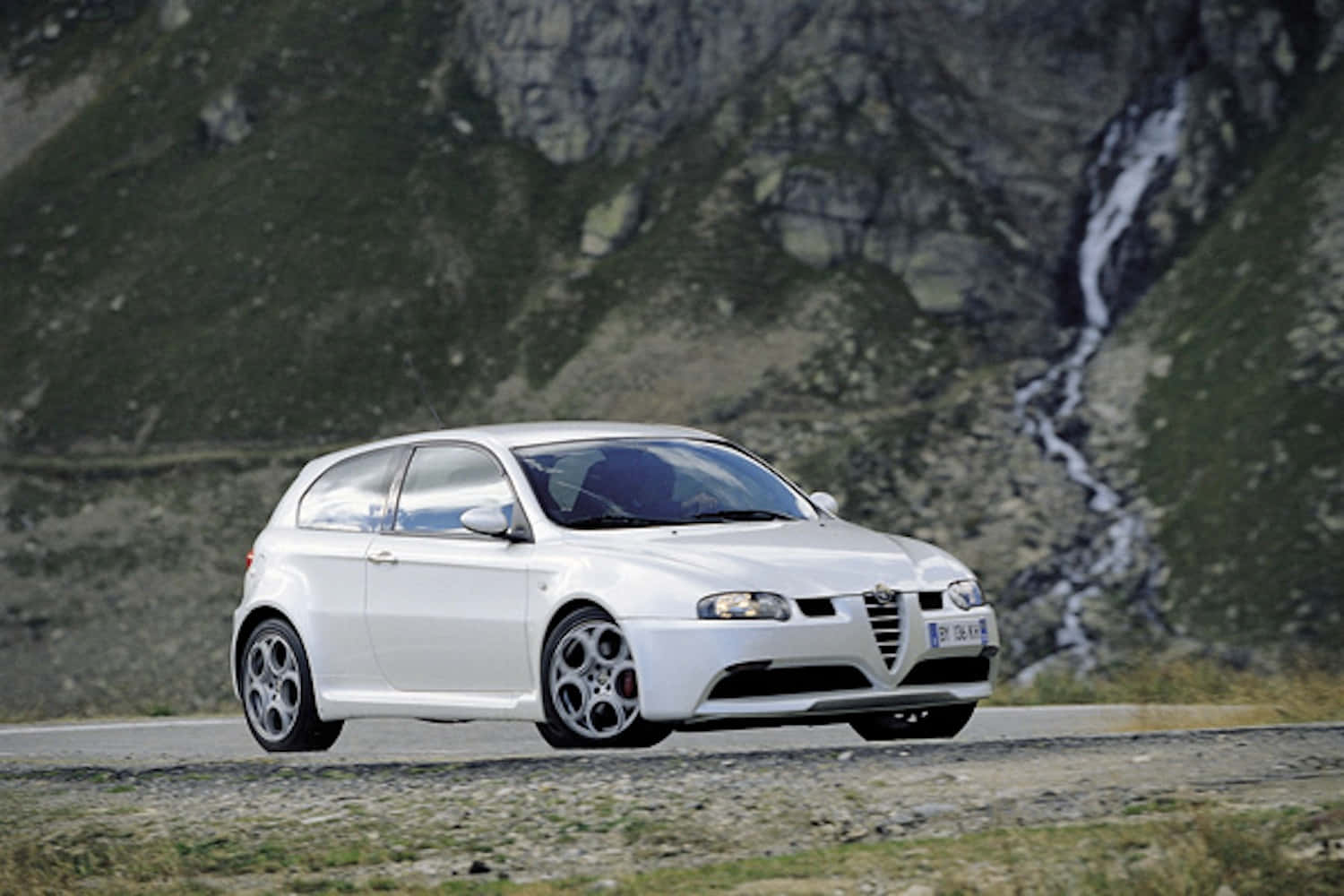Alfa Romeo 147, sleek white, mountain road, HD Desktop Wallpaper