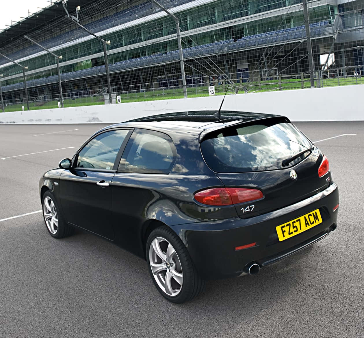 Alfa Romeo 147, black, hatchback, SD Desktop Wallpaper