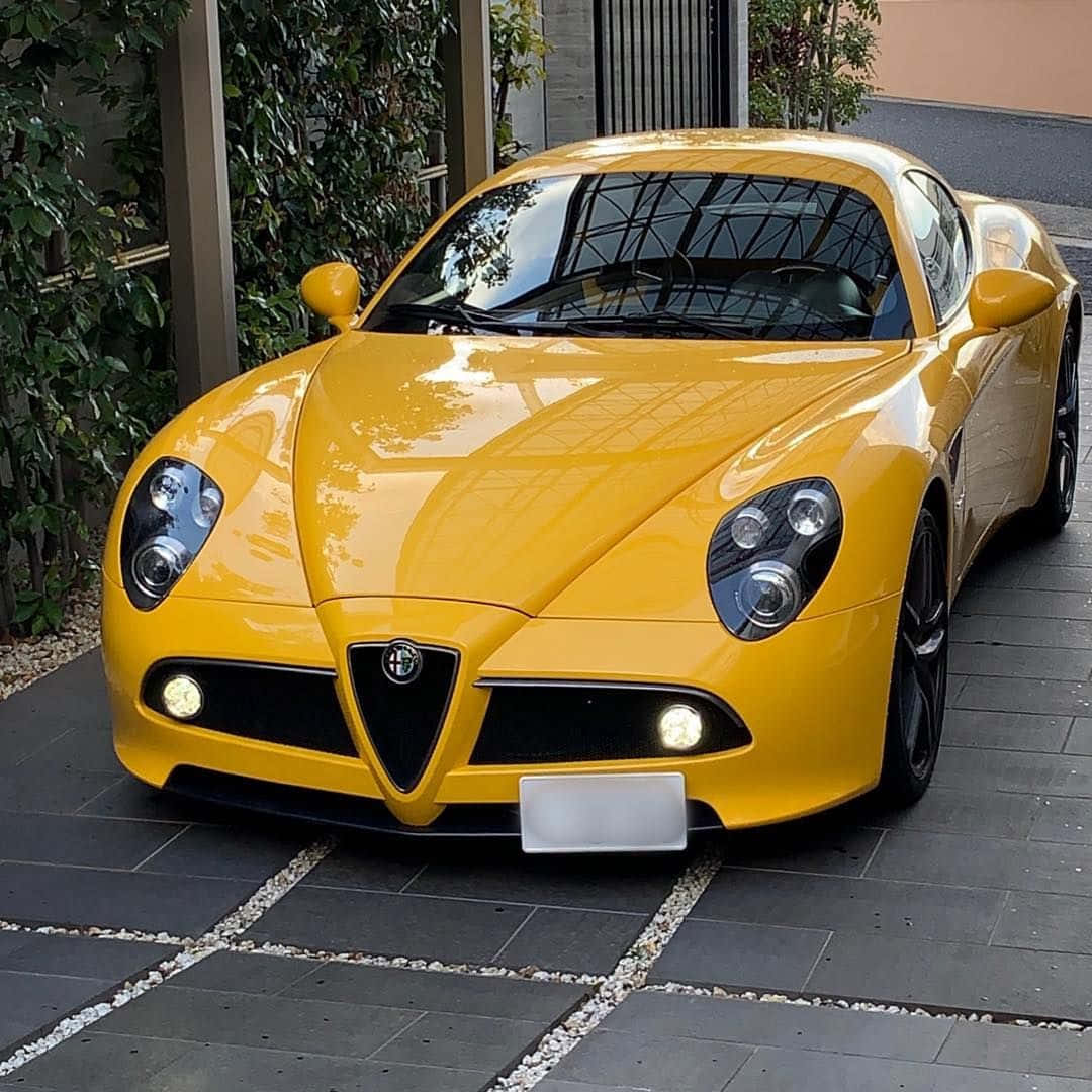 Alfa Romeo 8C Competizione, vibrant yellow, daylight, SD Desktop Wallpaper