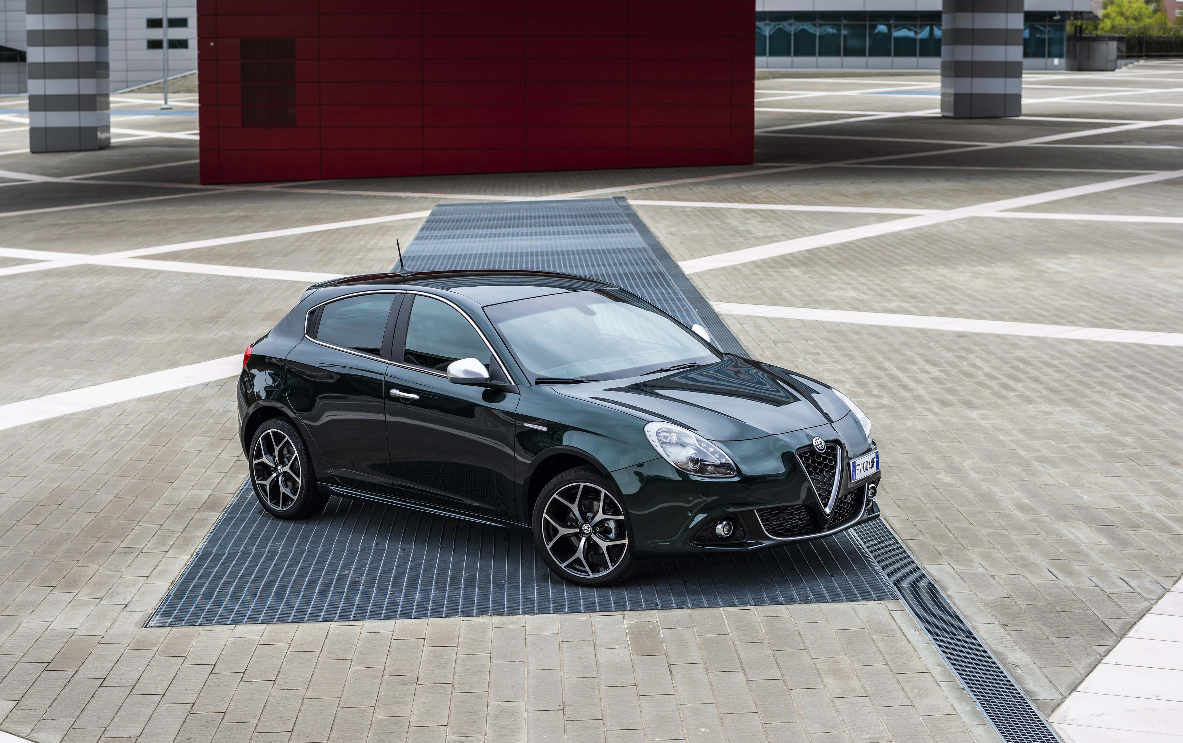 Alfa Romeo Giulietta, black, modern paved plaza, 4K Desktop Wallpaper