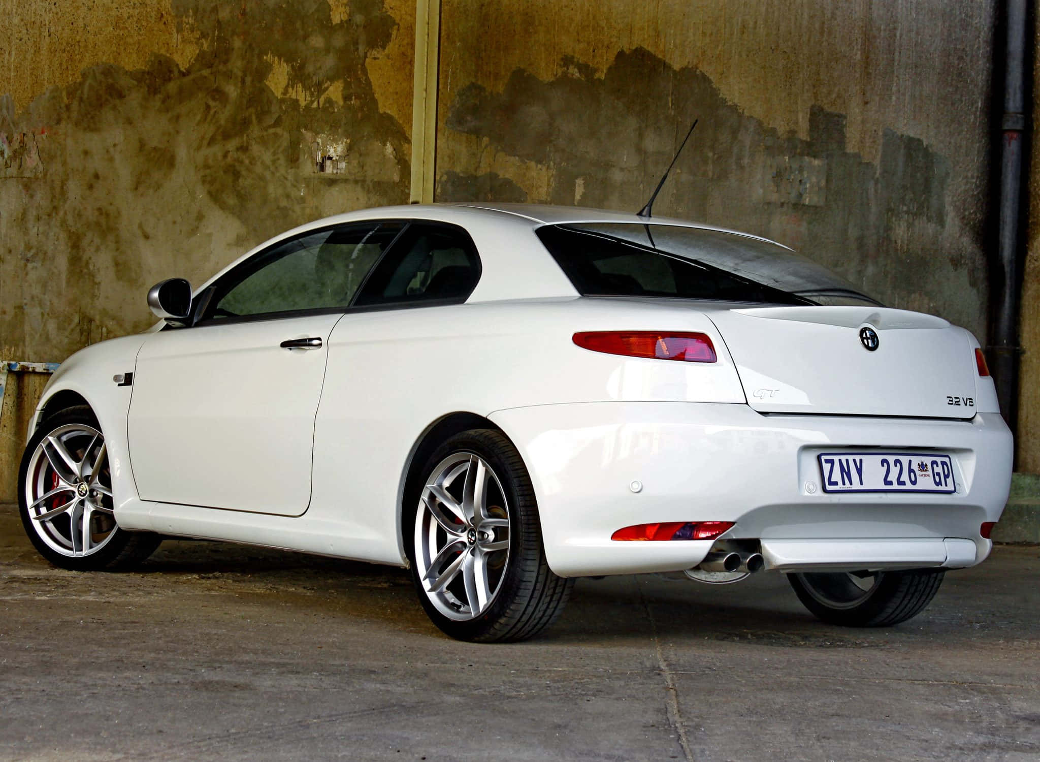 Alfa Romeo GT, white, concrete wall, Full HD Desktop Wallpaper