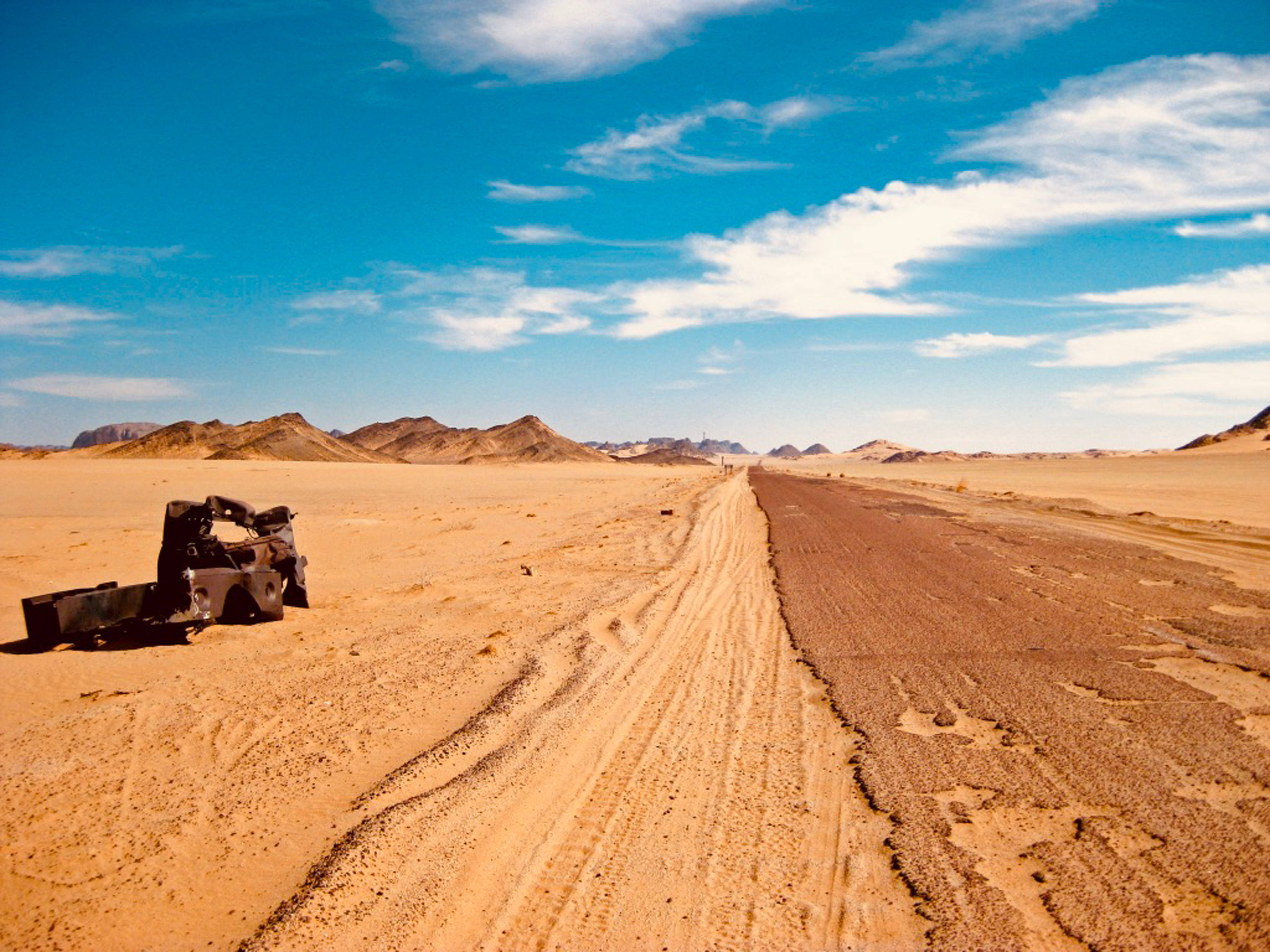 Algeria, sandy desert, abandoned vehicle, 5K Desktop Wallpaper
