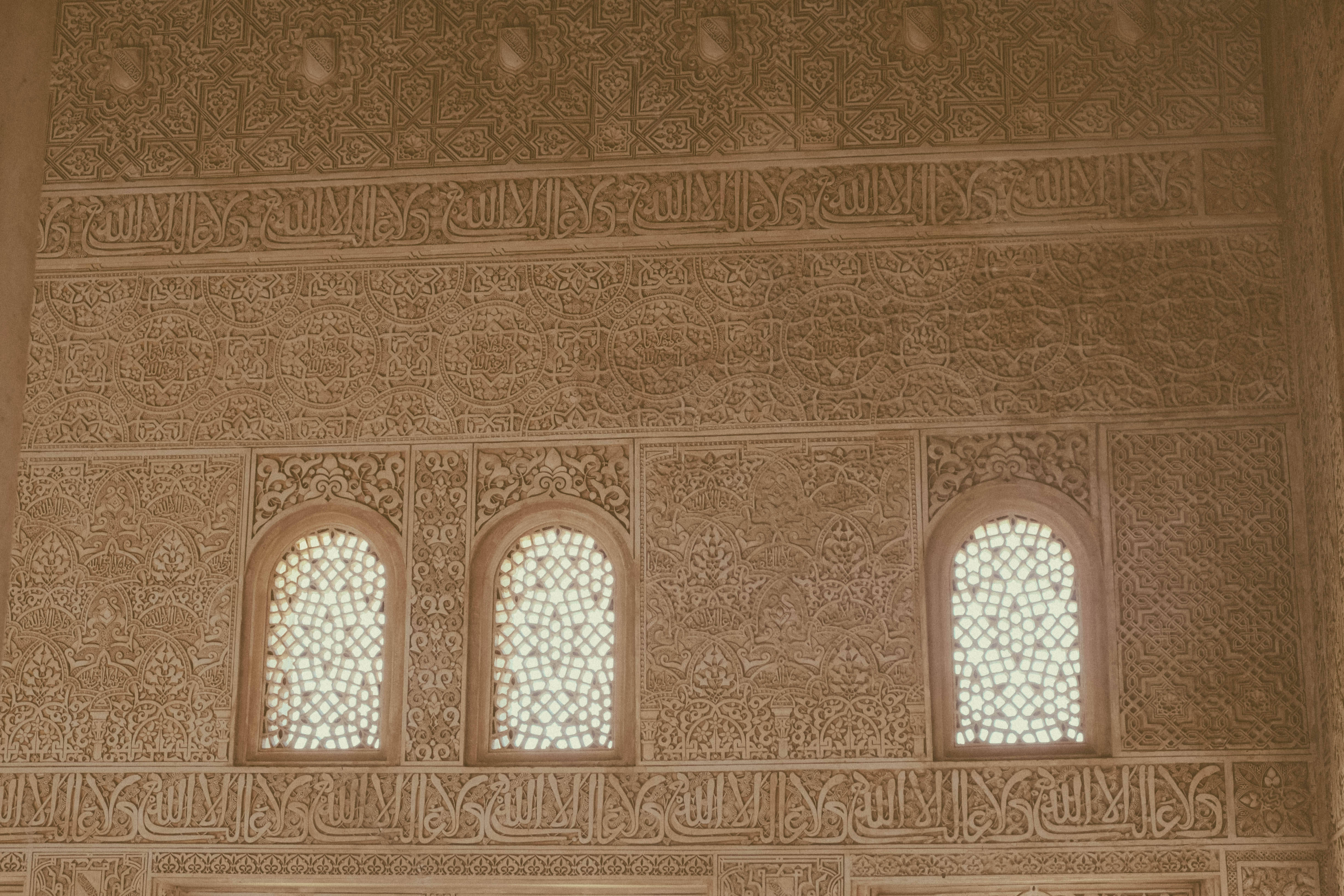 Alhambra, three windows, beige wall, 4K Desktop Wallpaper
