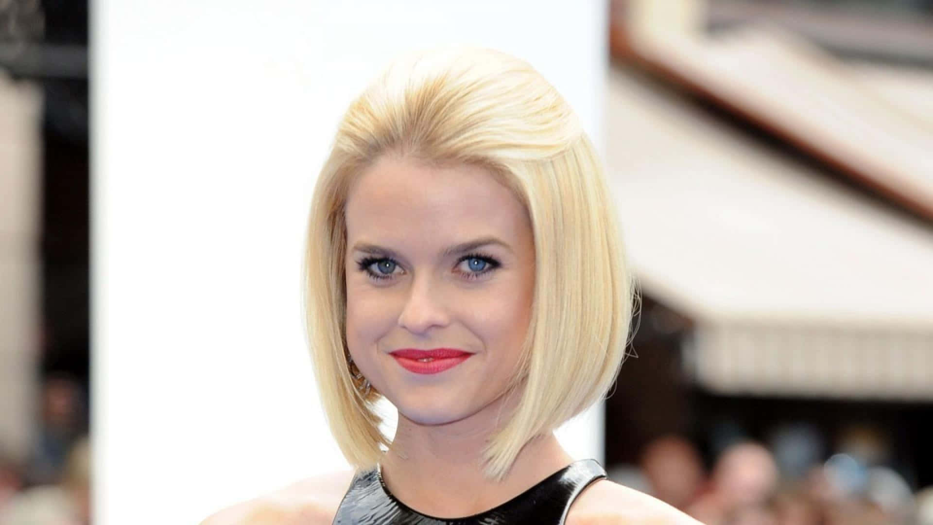 Alice Eve, platinum blonde bob hair, bold red lips, Full HD Desktop Wallpaper