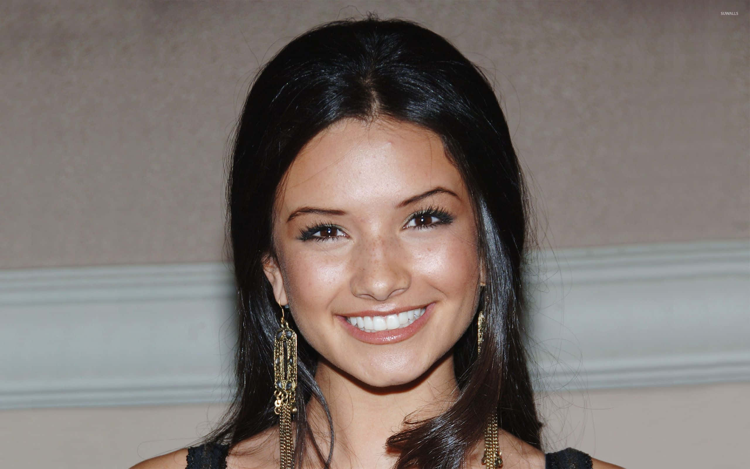 Alice Greczyn, red dress, dark hair, 2K Desktop Wallpaper