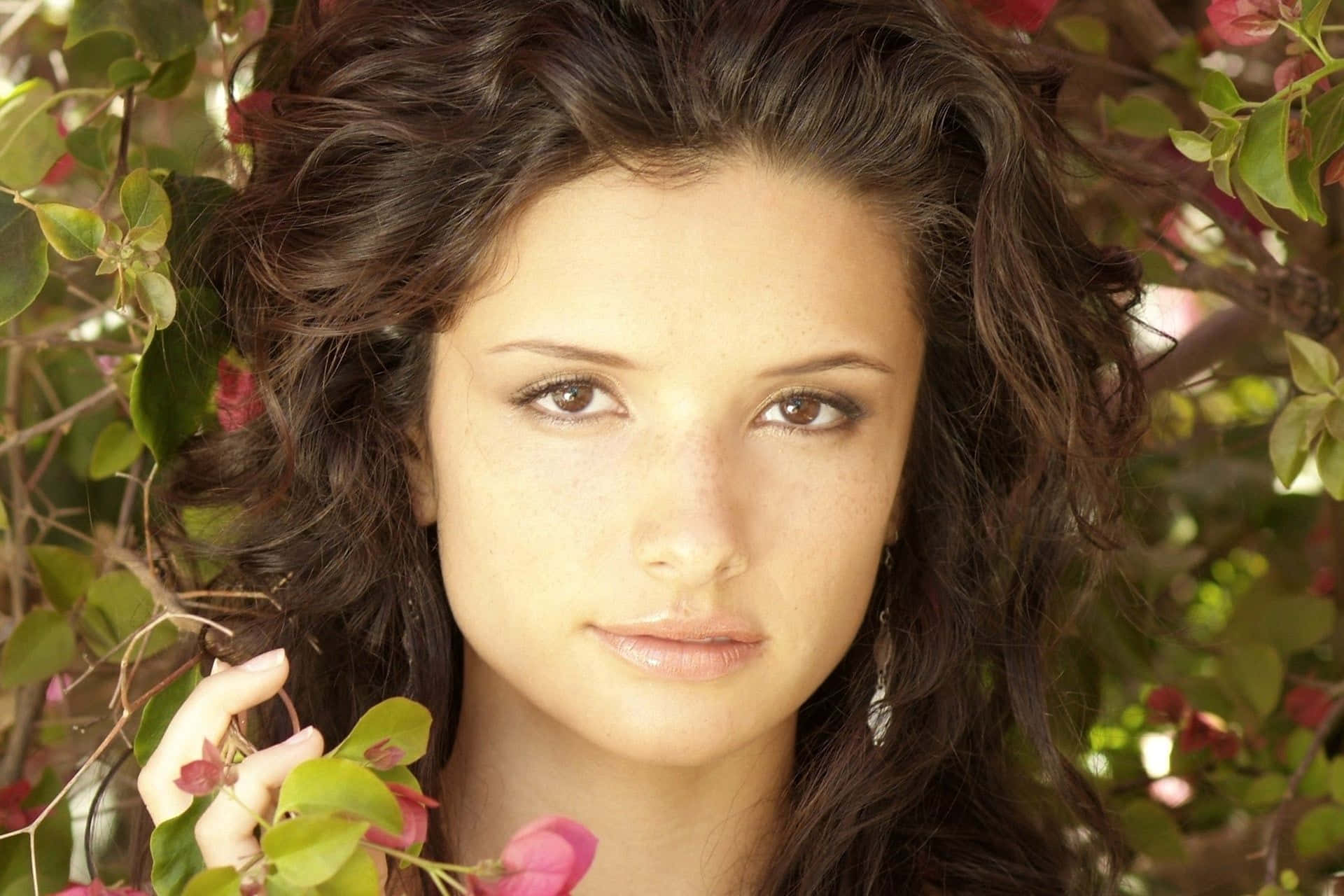 Alice Greczyn, freckles, dark curly hair, Full HD Desktop Wallpaper