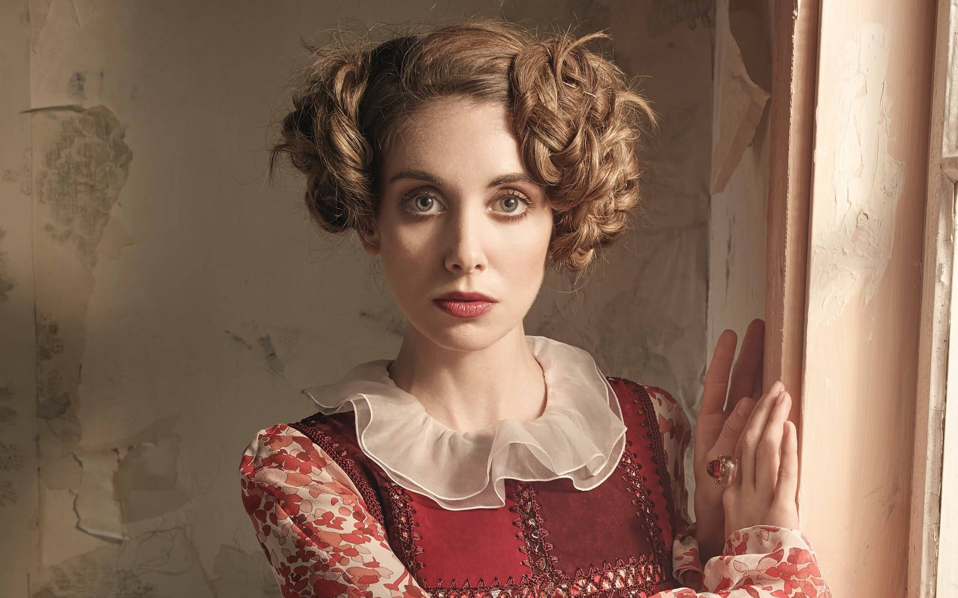 Alison Brie, vintage red floral dress, ruffled collar, Full HD Desktop Wallpaper
