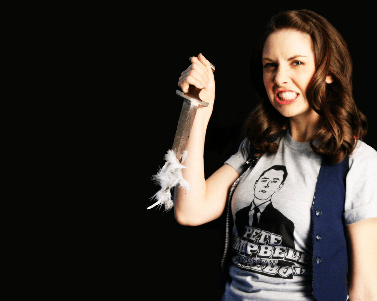 Alison Brie, gray statement shirt, brown hair, HD Desktop Wallpaper