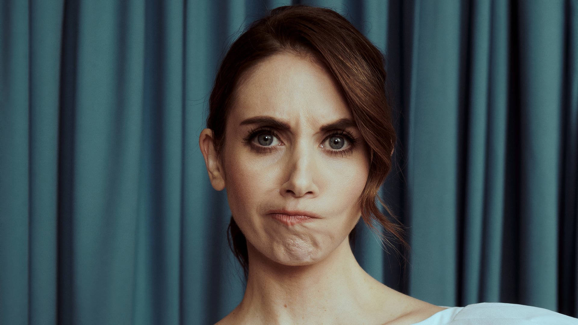 Alison Brie, brown hair, disgusted face, Full HD Desktop Wallpaper